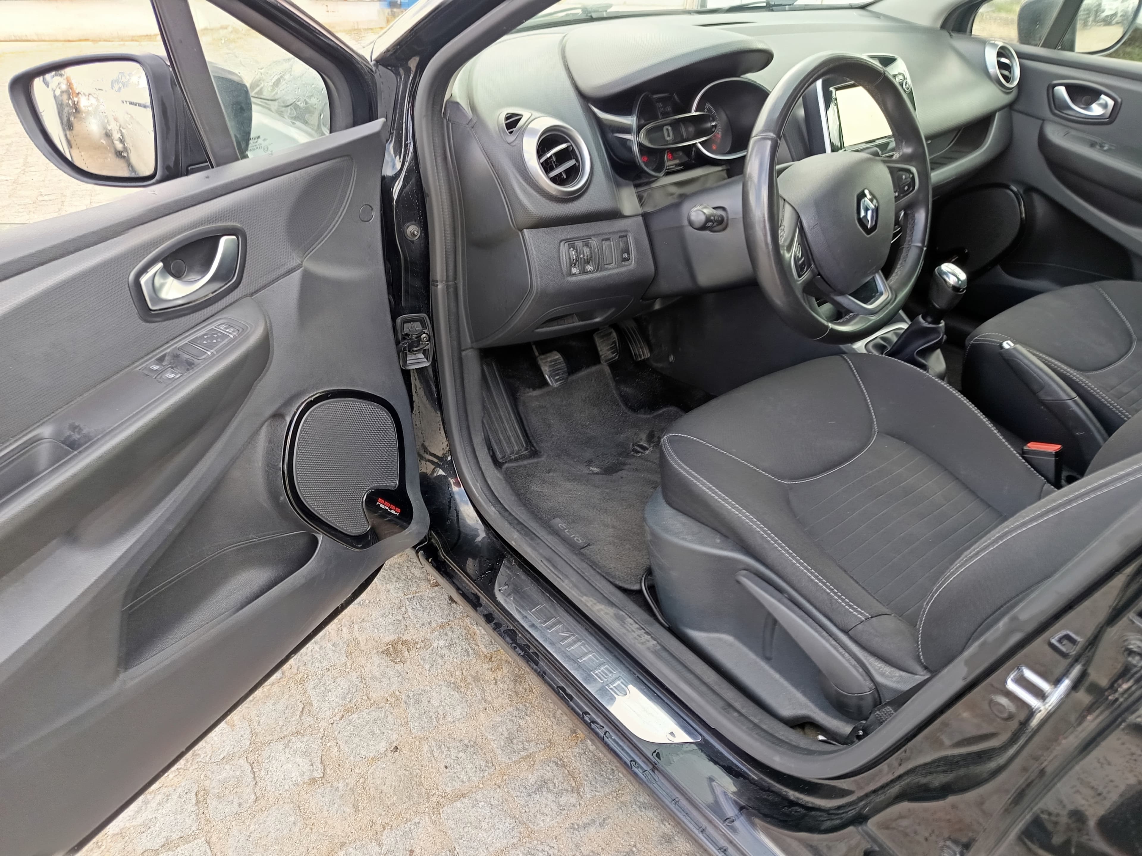 Renault Clio · Ano 2018 — image 18