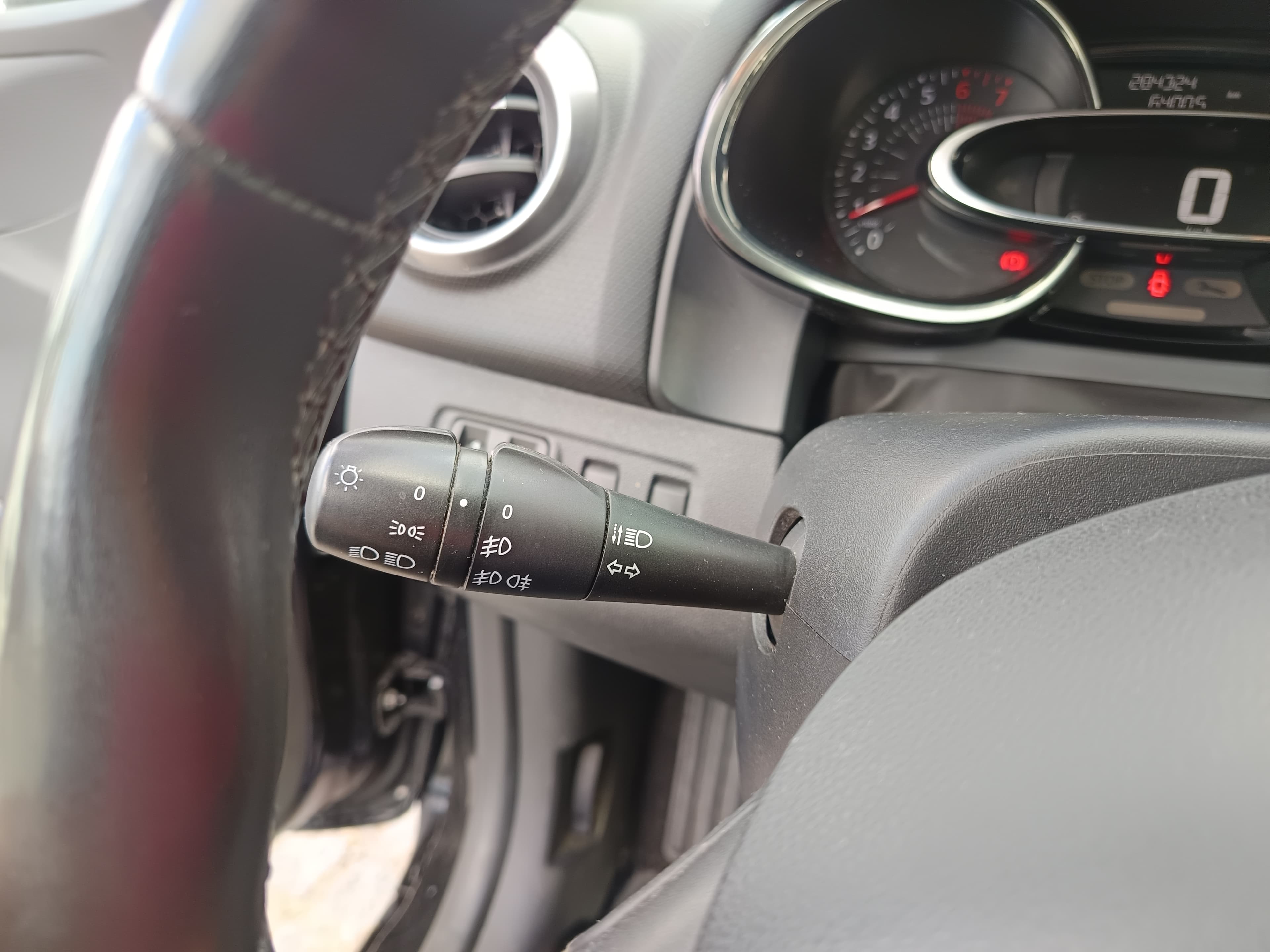 Renault Clio · Ano 2018 — image 31