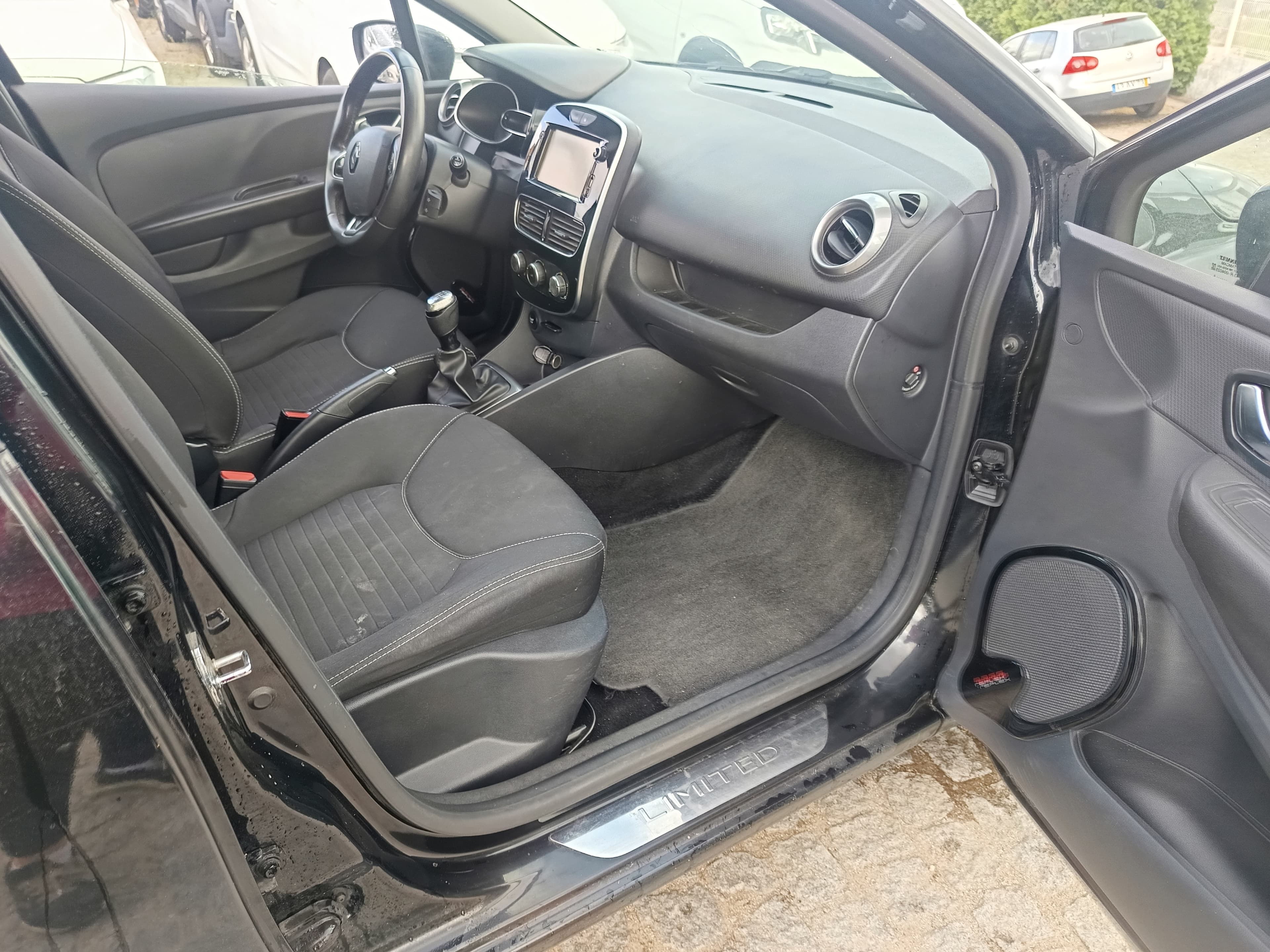 Renault Clio · Ano 2018 — image 12