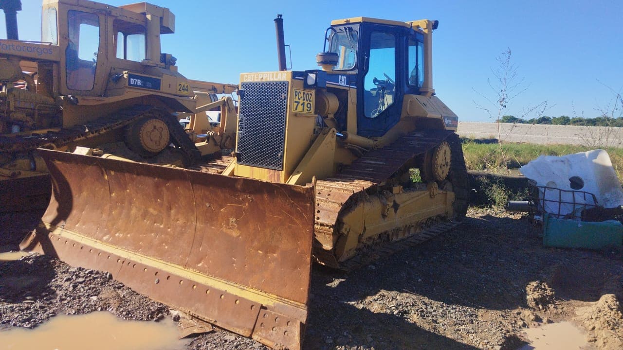Bulldozer Caterpillar D6M — imagem 6