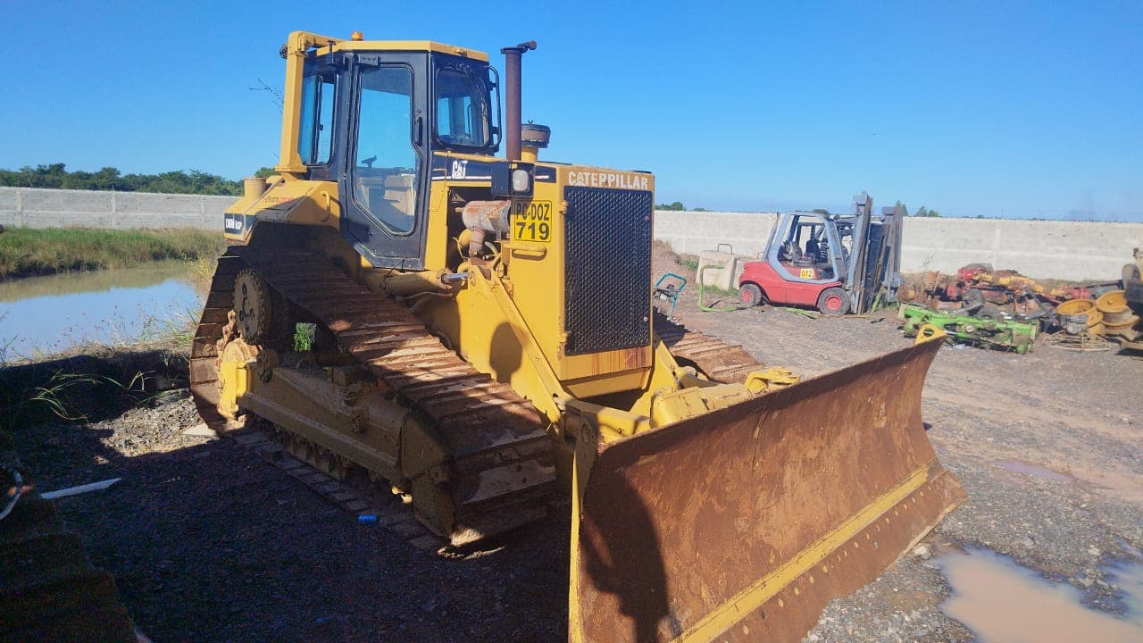 Bulldozer Caterpillar D6M — imagem 2