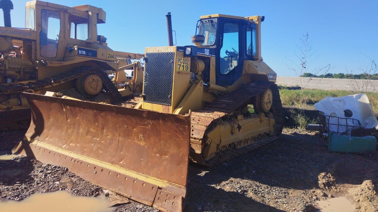 Bulldozer Caterpillar D6M — imagem 7