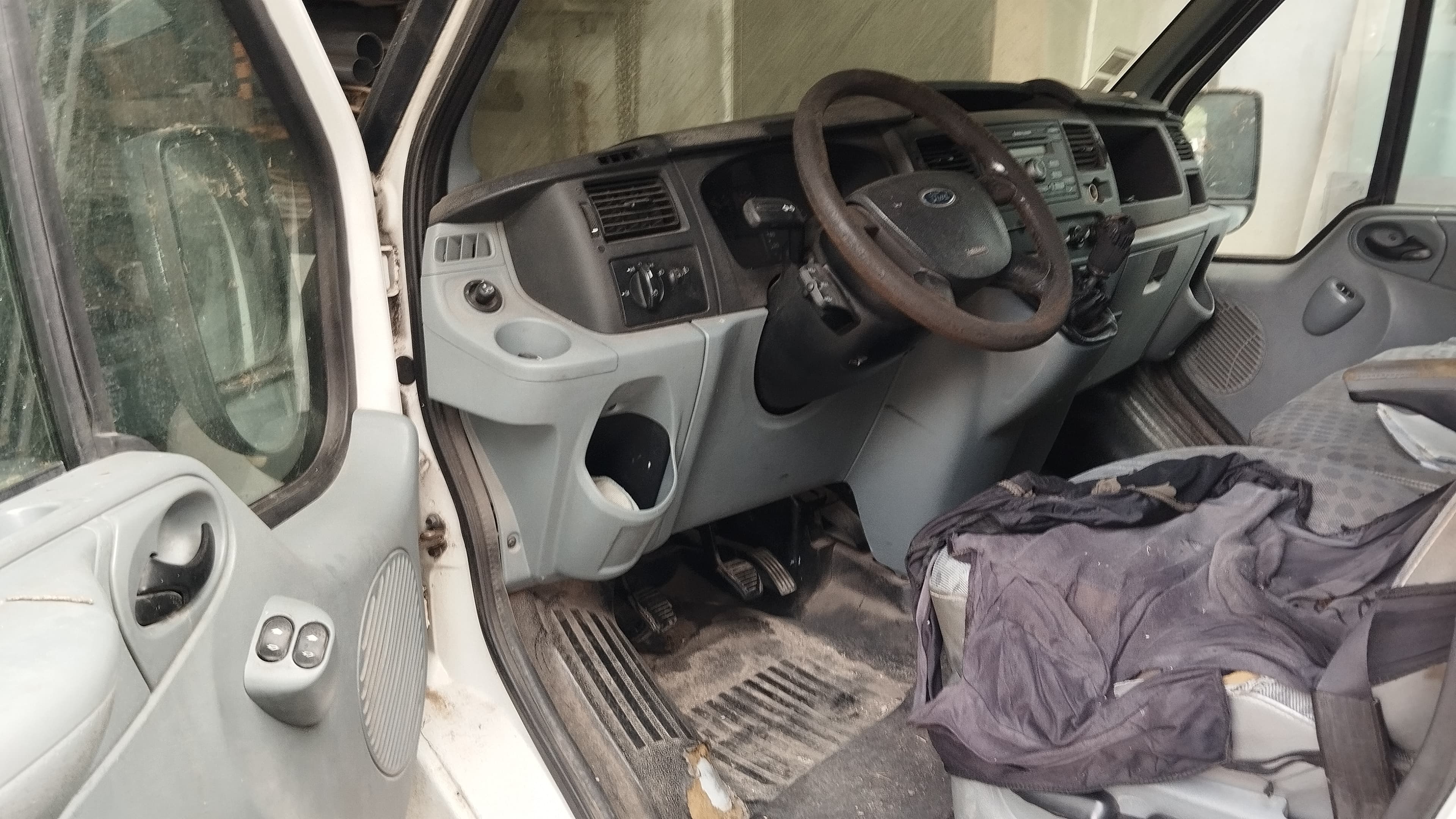 Ford Transit 110 T280 · Ano 2007 — imagen 5