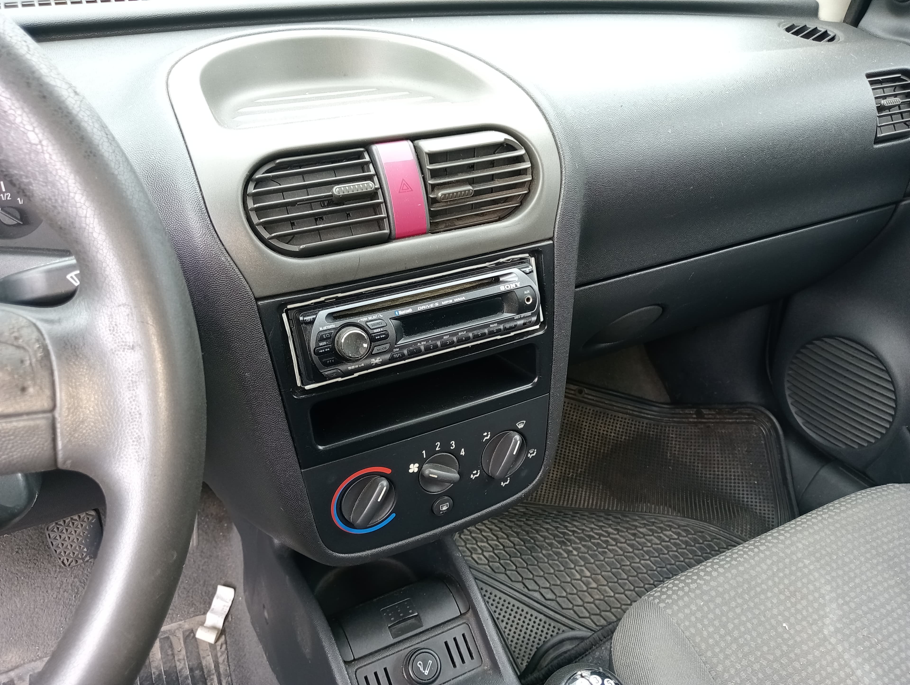 Opel Corsa 1.7 DI · Ano 2002 — imagem 7