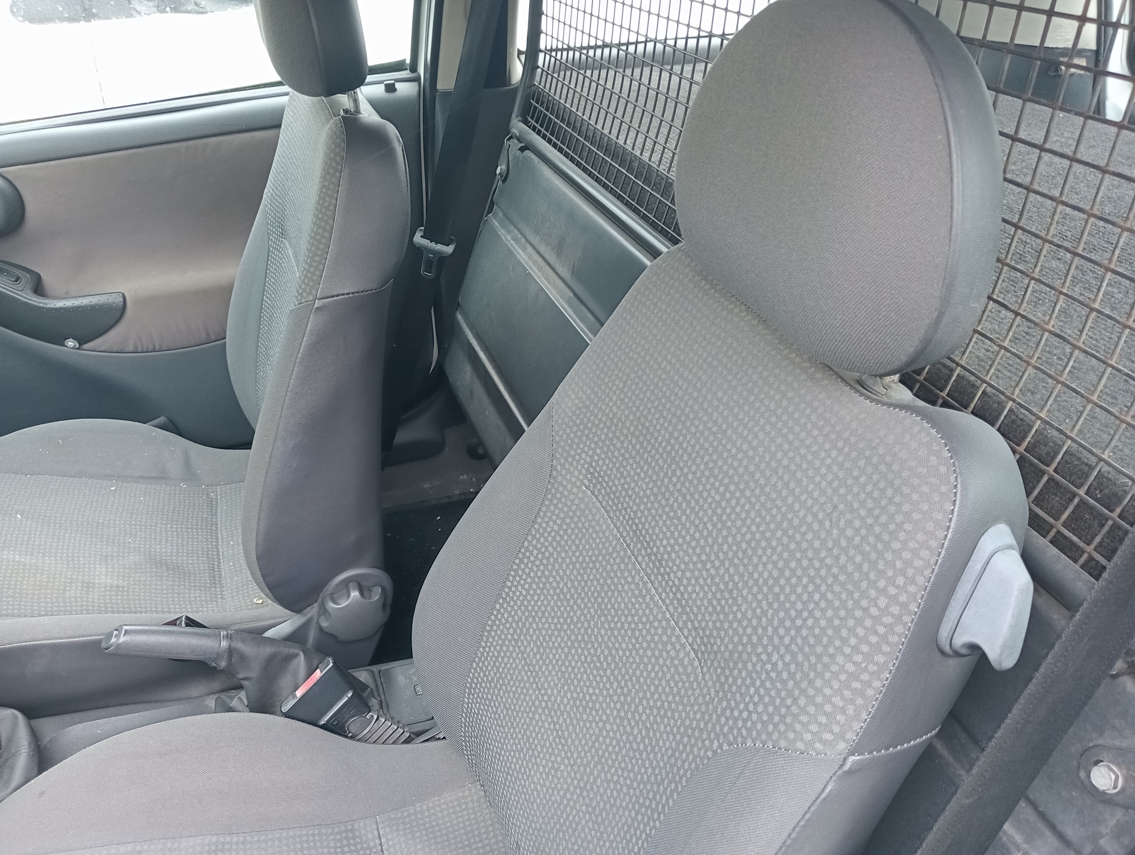 Opel Corsa 1.7 DI · Ano 2002 — imagem 8
