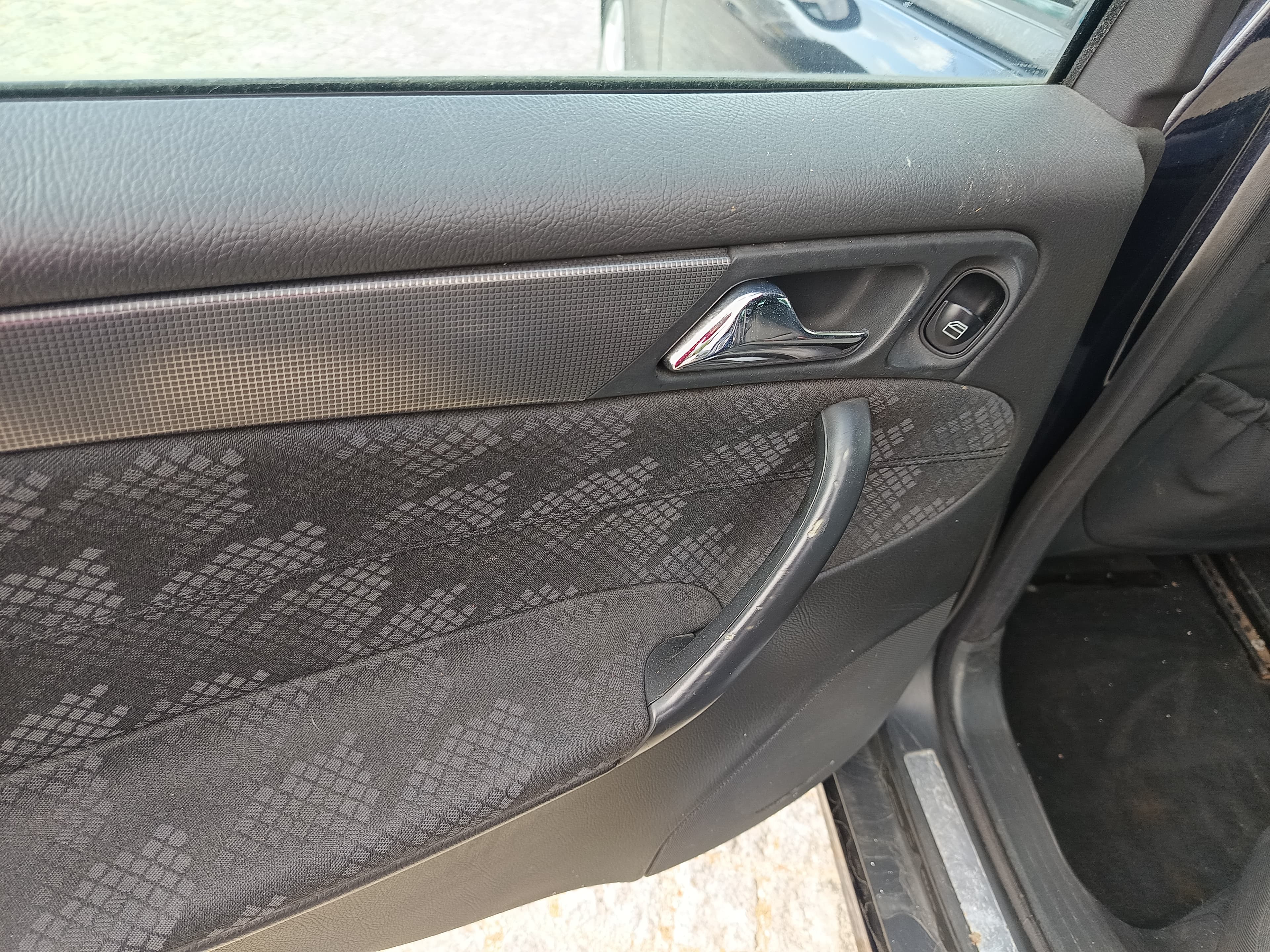 Mercedes-Benz C220 · Ano 2002 — image 34