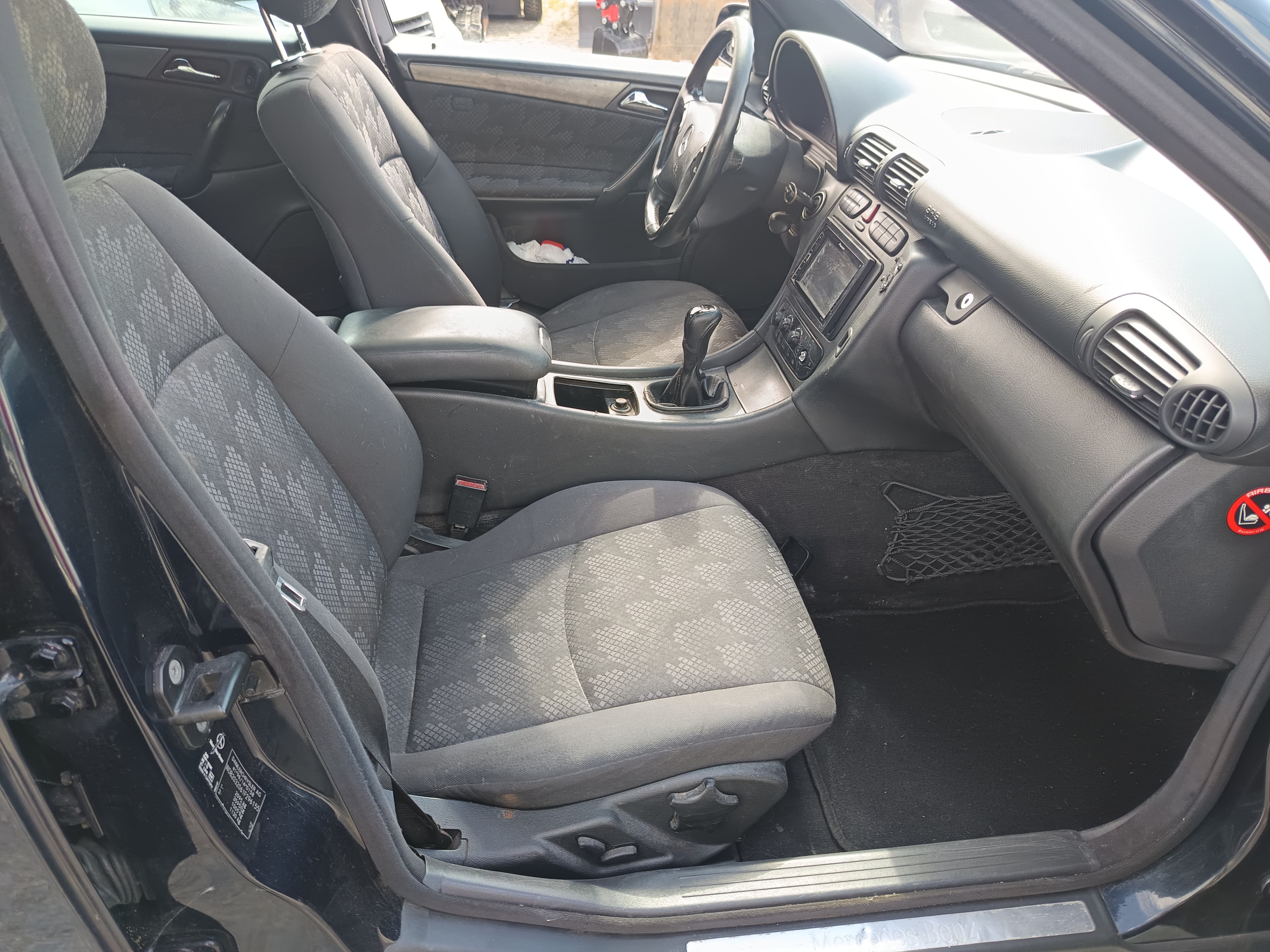 Mercedes-Benz C220 · Ano 2002 — image 23