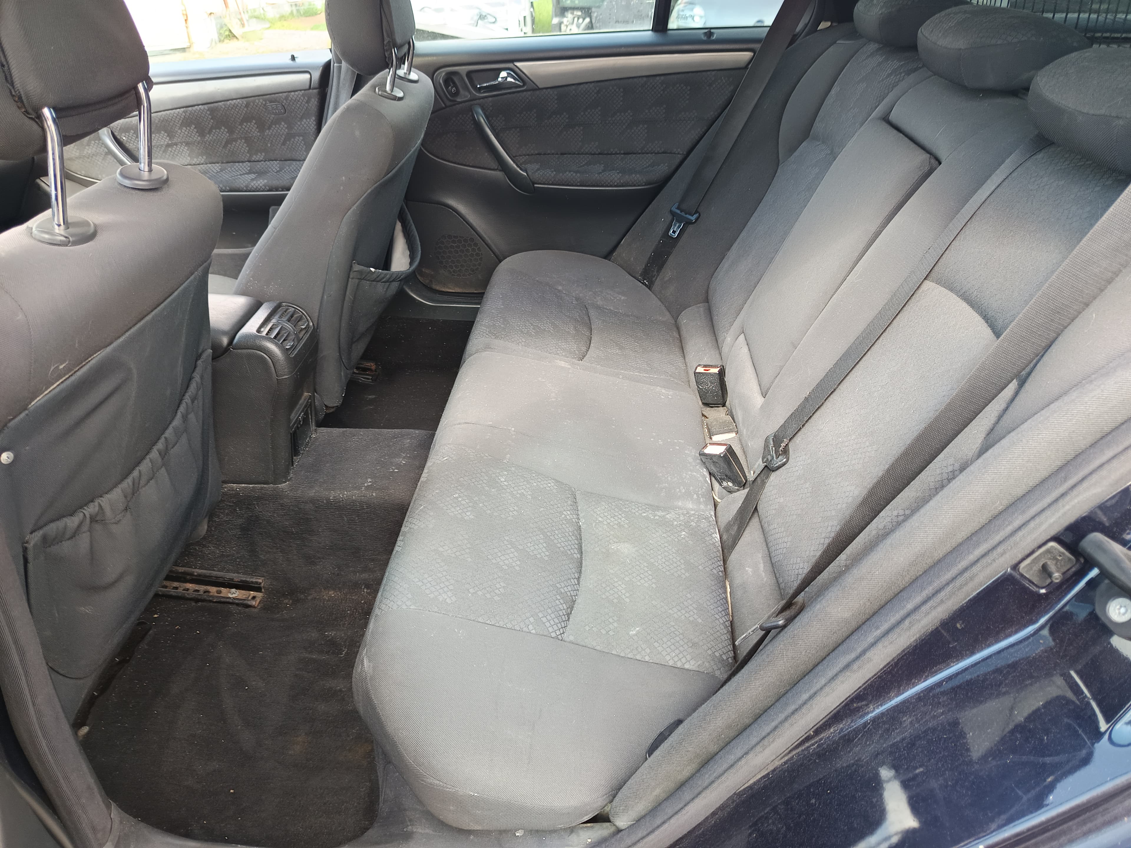 Mercedes-Benz C220 · Ano 2002 — image 27