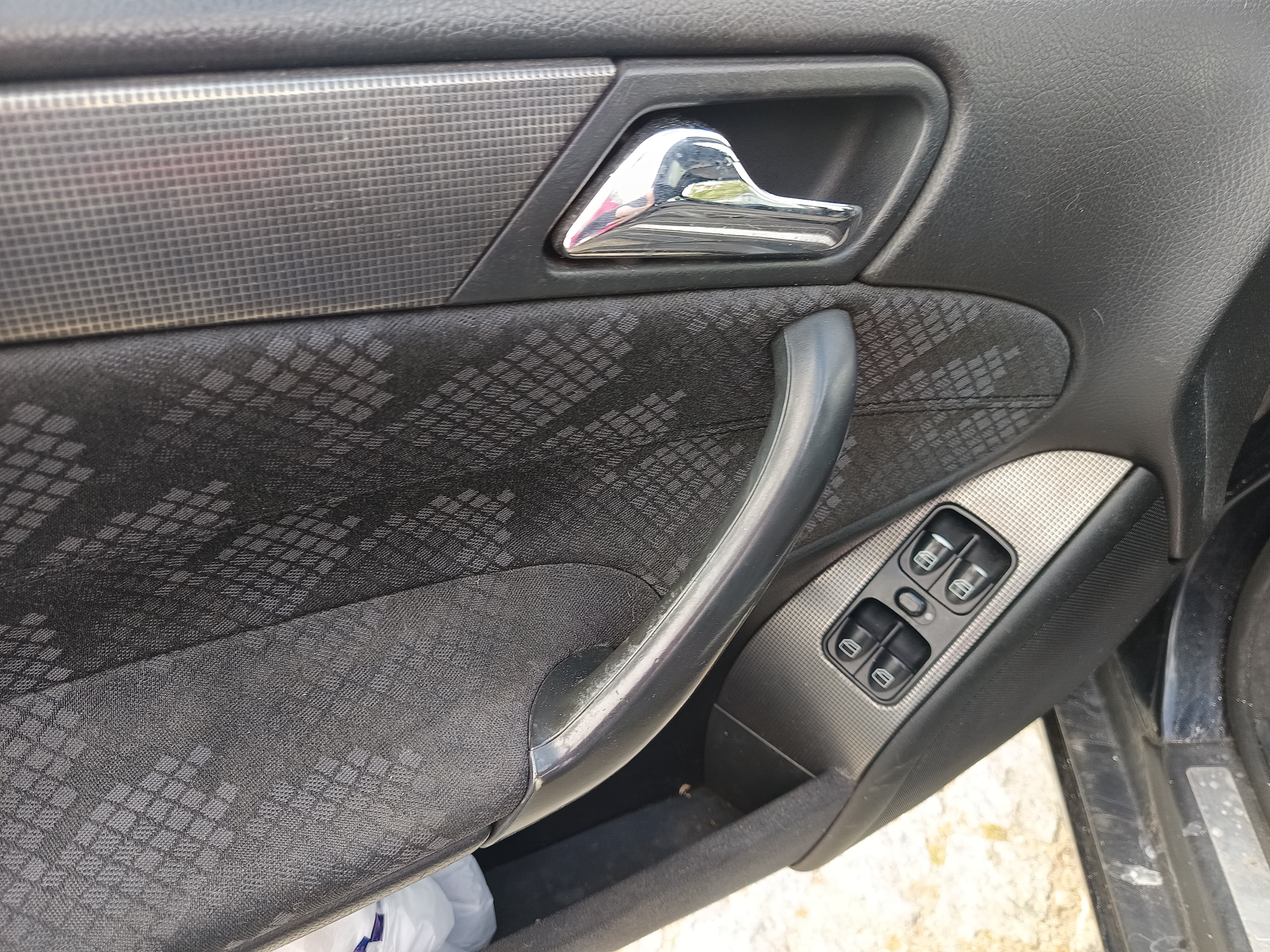 Mercedes-Benz C220 · Ano 2002 — image 37