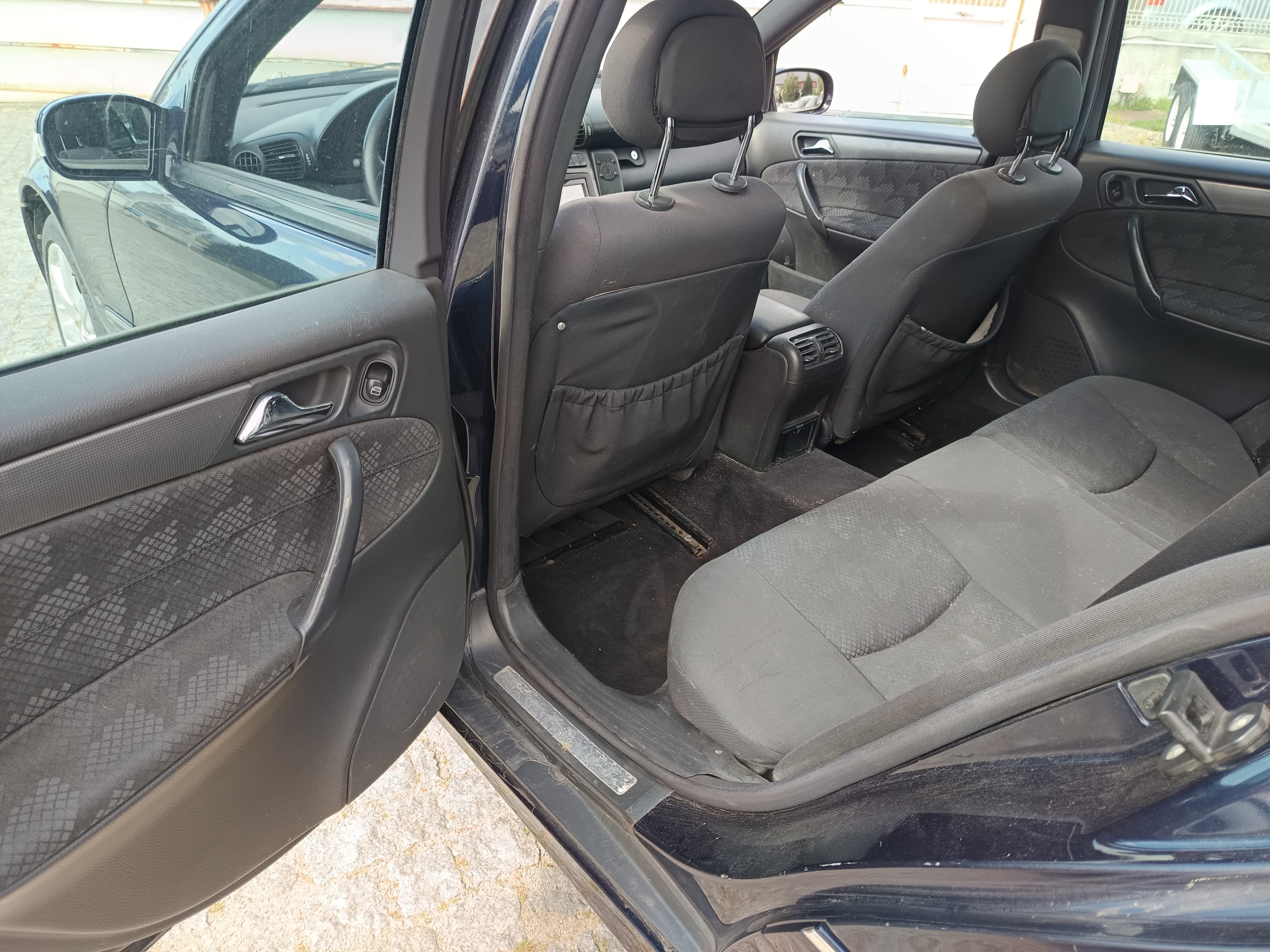 Mercedes-Benz C220 · Ano 2002 — image 33