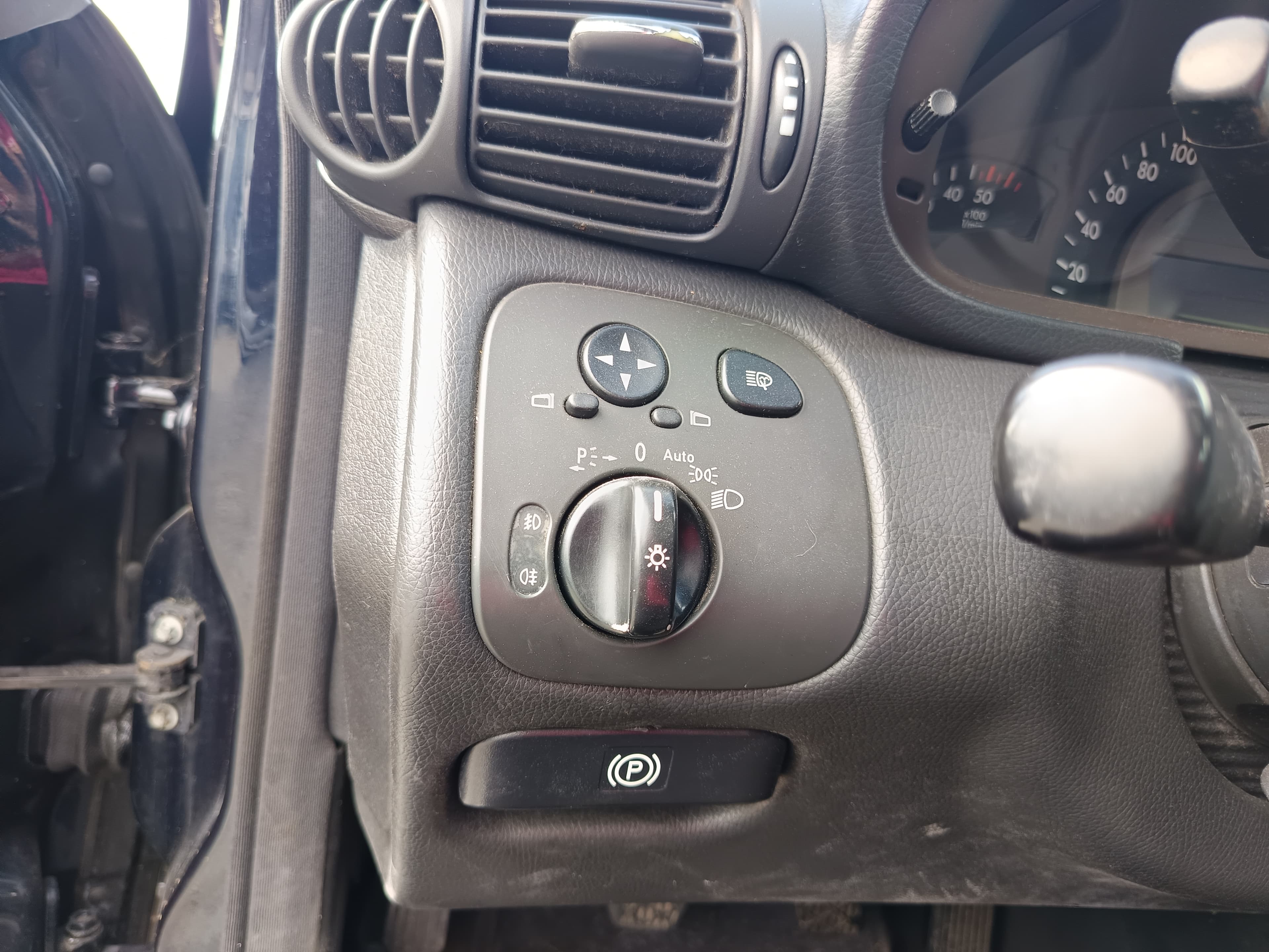 Mercedes-Benz C220 · Ano 2002 — image 48