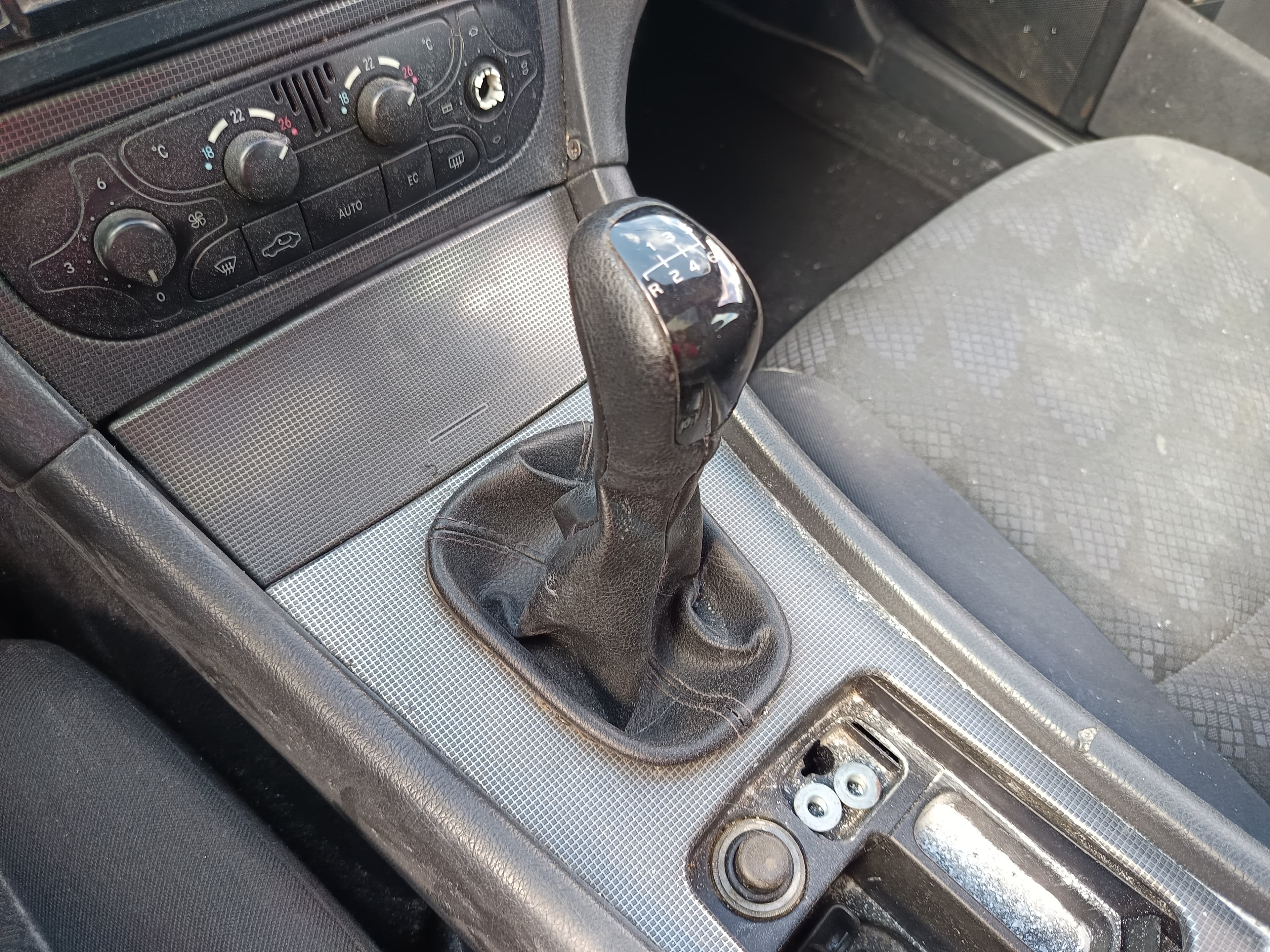 Mercedes-Benz C220 · Ano 2002 — image 44