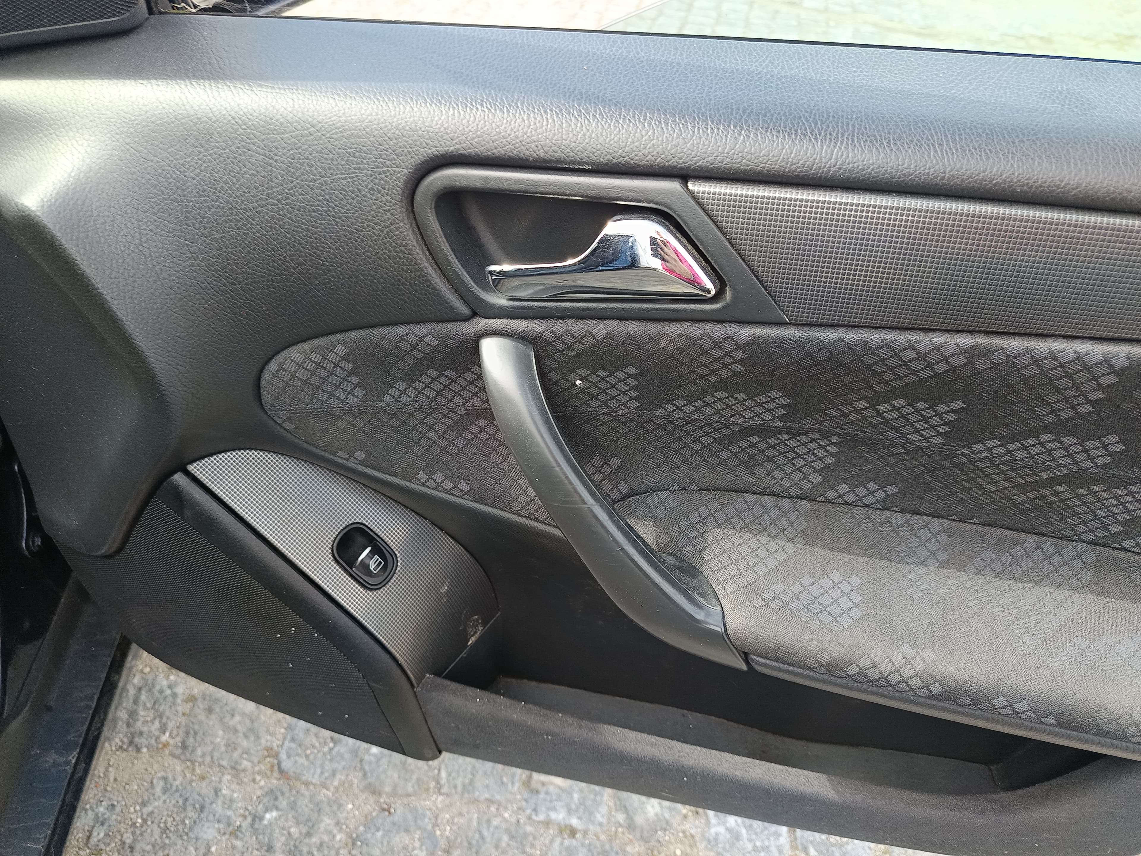 Mercedes-Benz C220 · Ano 2002 — image 22