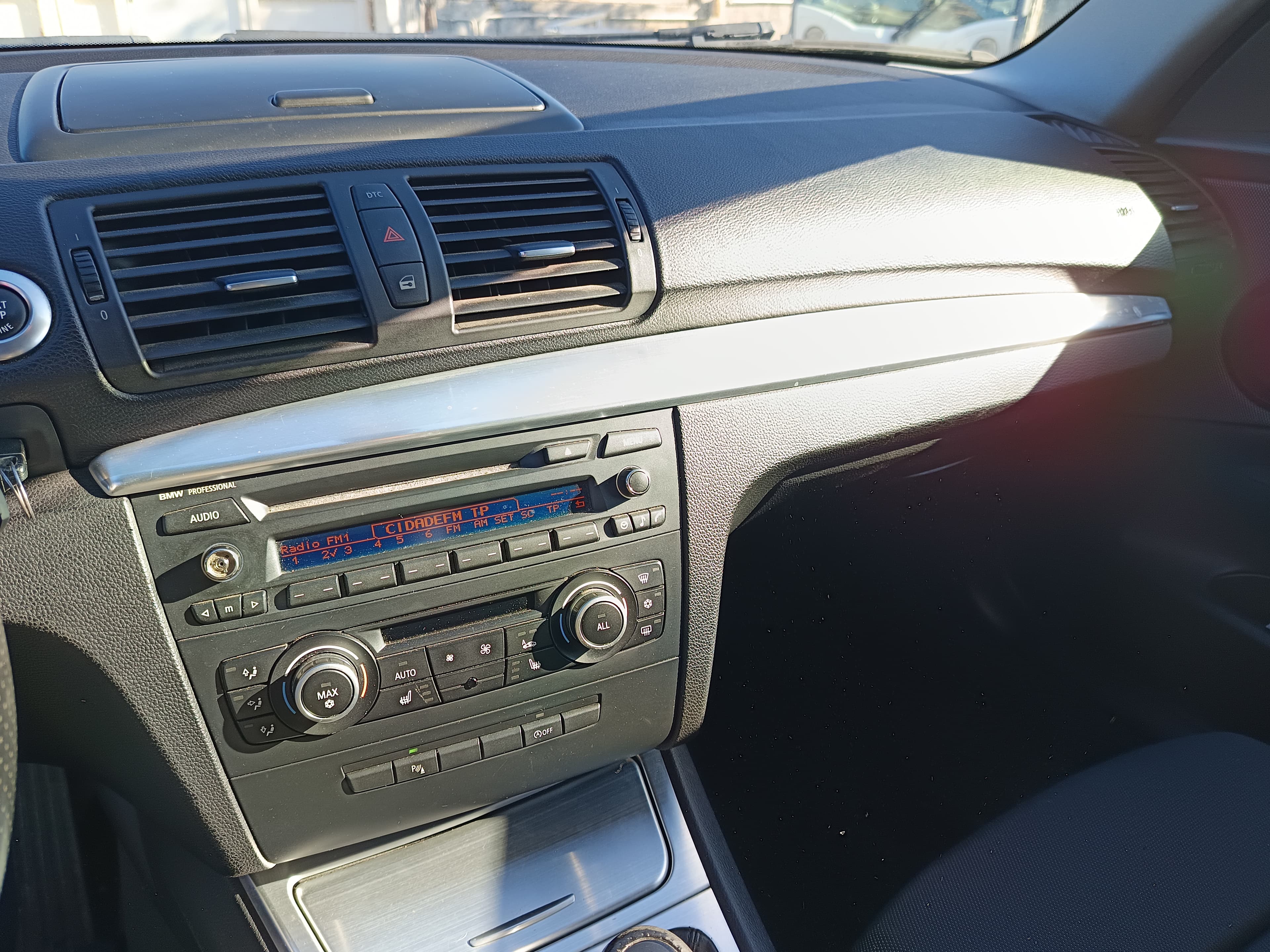 BMW 118 D · Ano 2010 — imagem 28