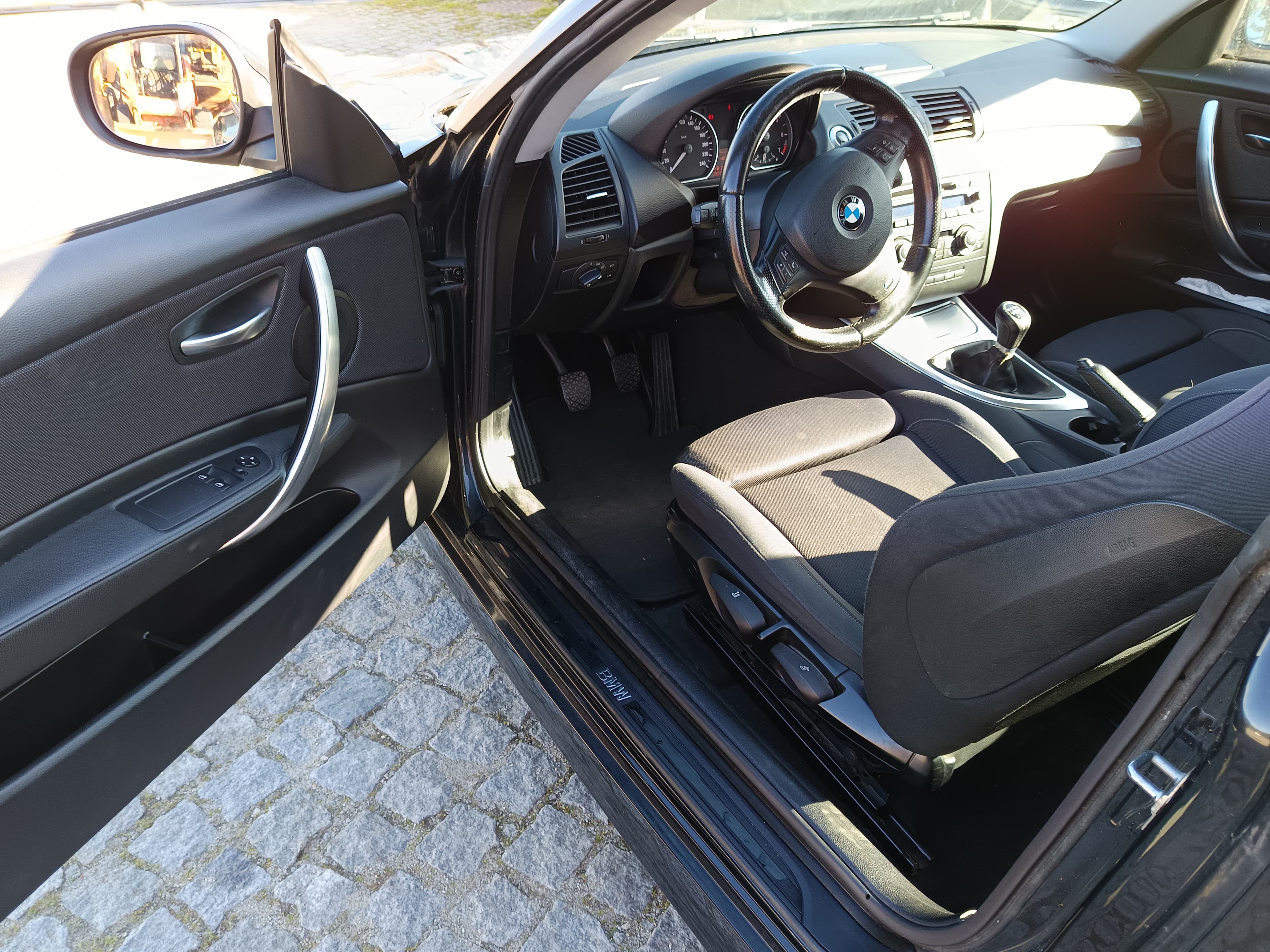 BMW 118 D · Ano 2010 — imagem 21