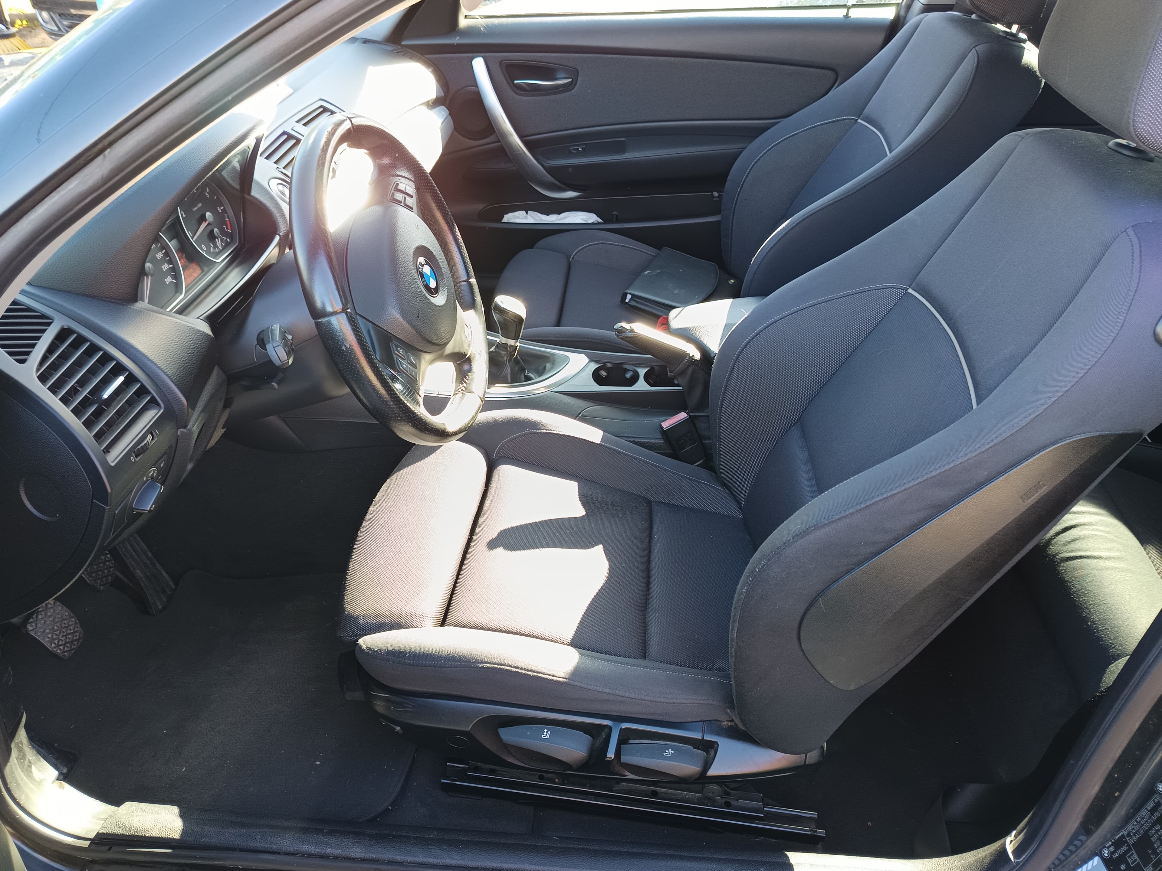 BMW 118 D · Ano 2010 — imagem 23