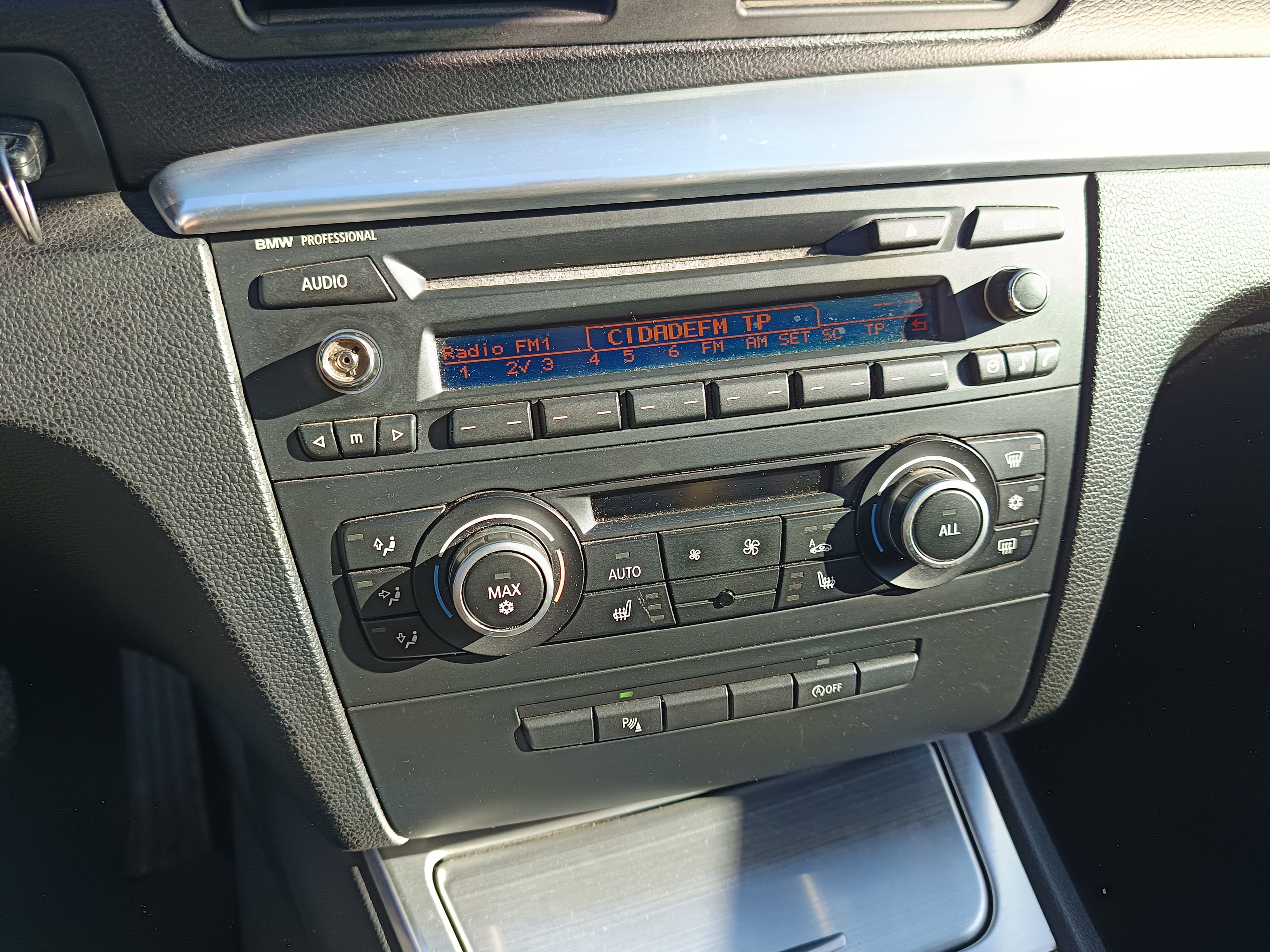BMW 118 D · Ano 2010 — imagem 29
