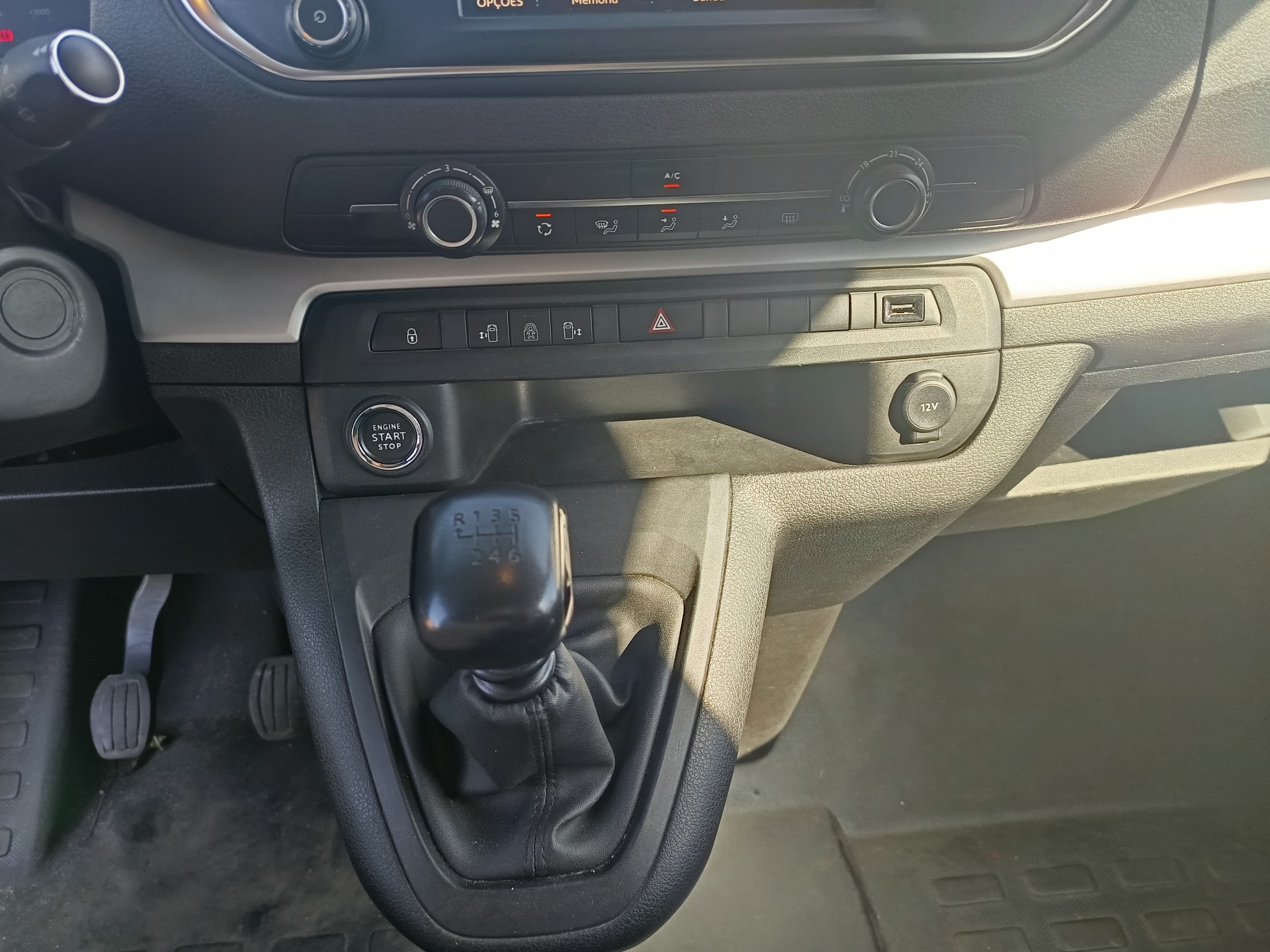 Peugeot Traveller · Ano 2019 — imagen 28
