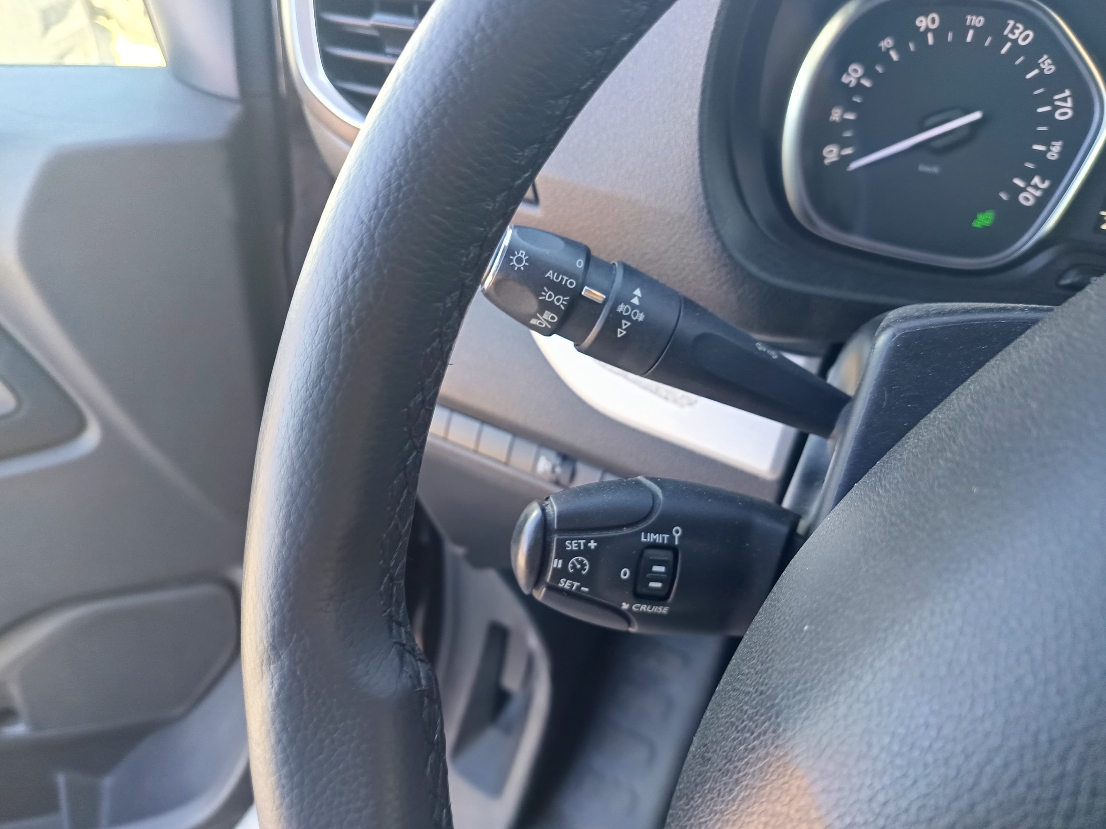 Peugeot Traveller · Ano 2019 — imagen 24