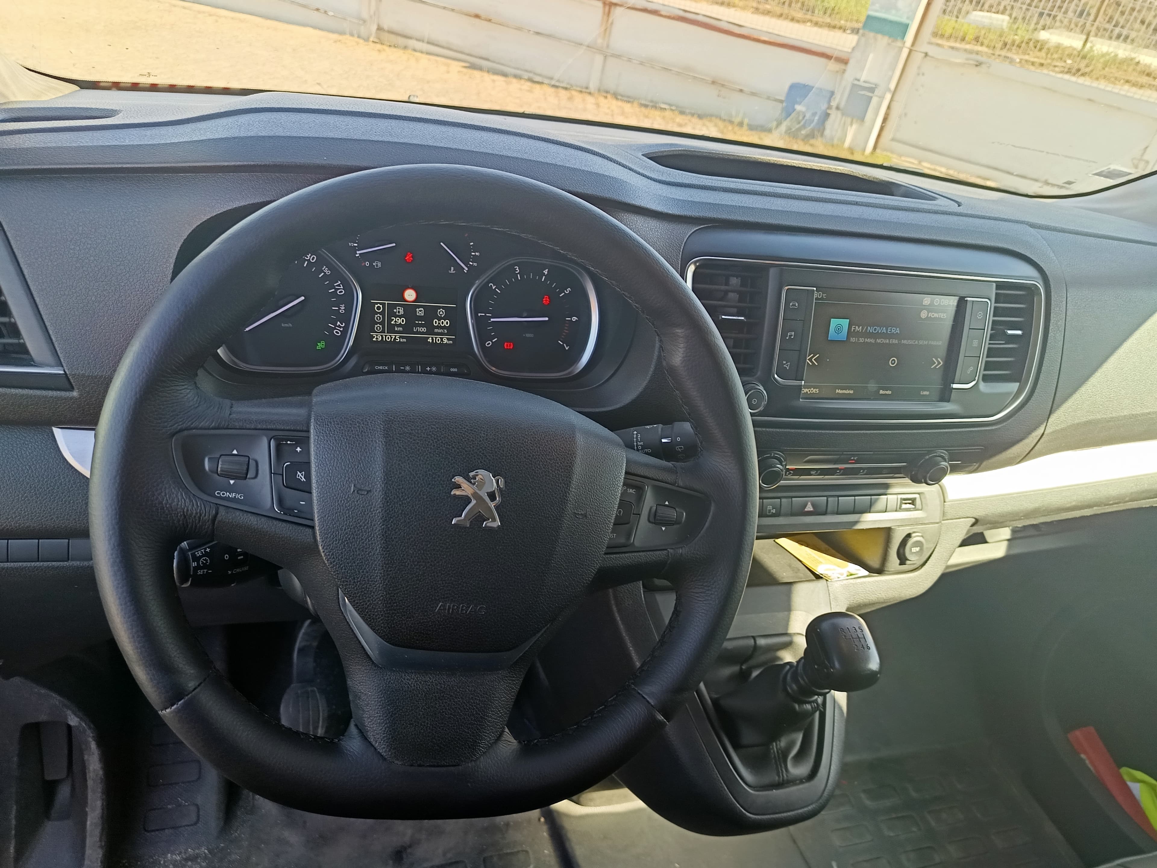 Peugeot Traveller · Ano 2019 — imagen 23