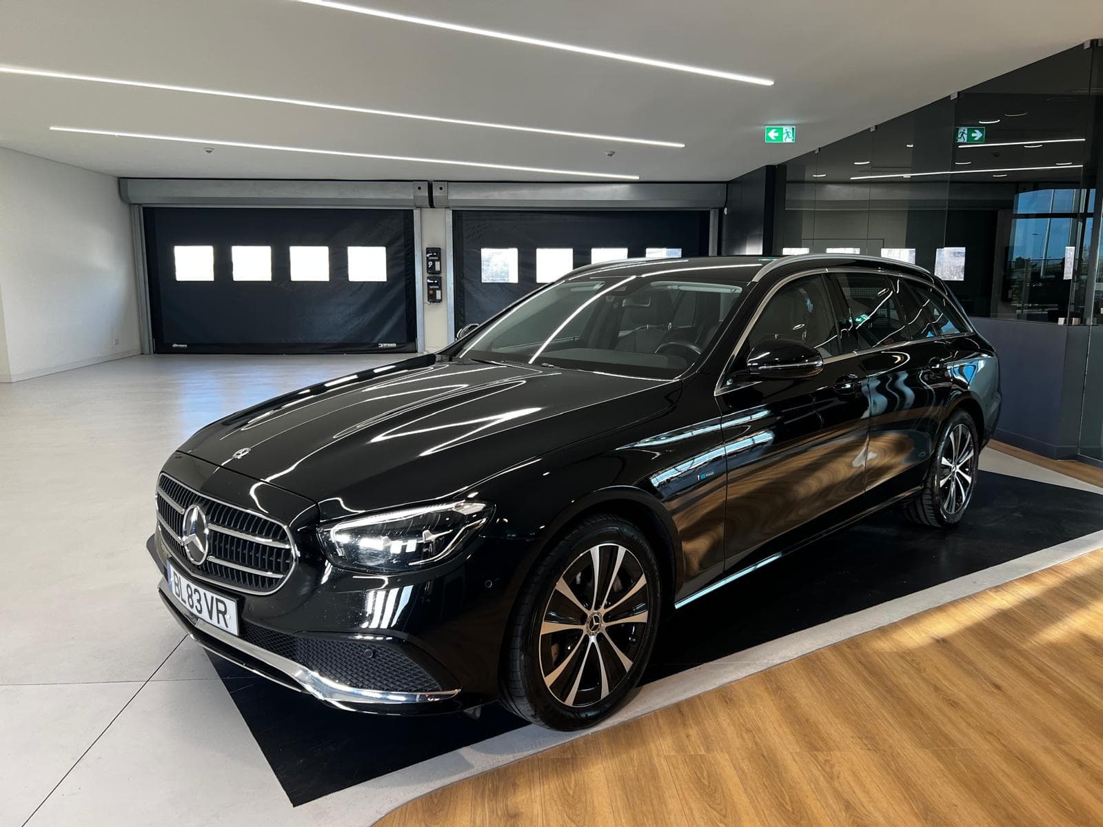 Mercedes-Benz E300 de · Ano 2020 — image 1