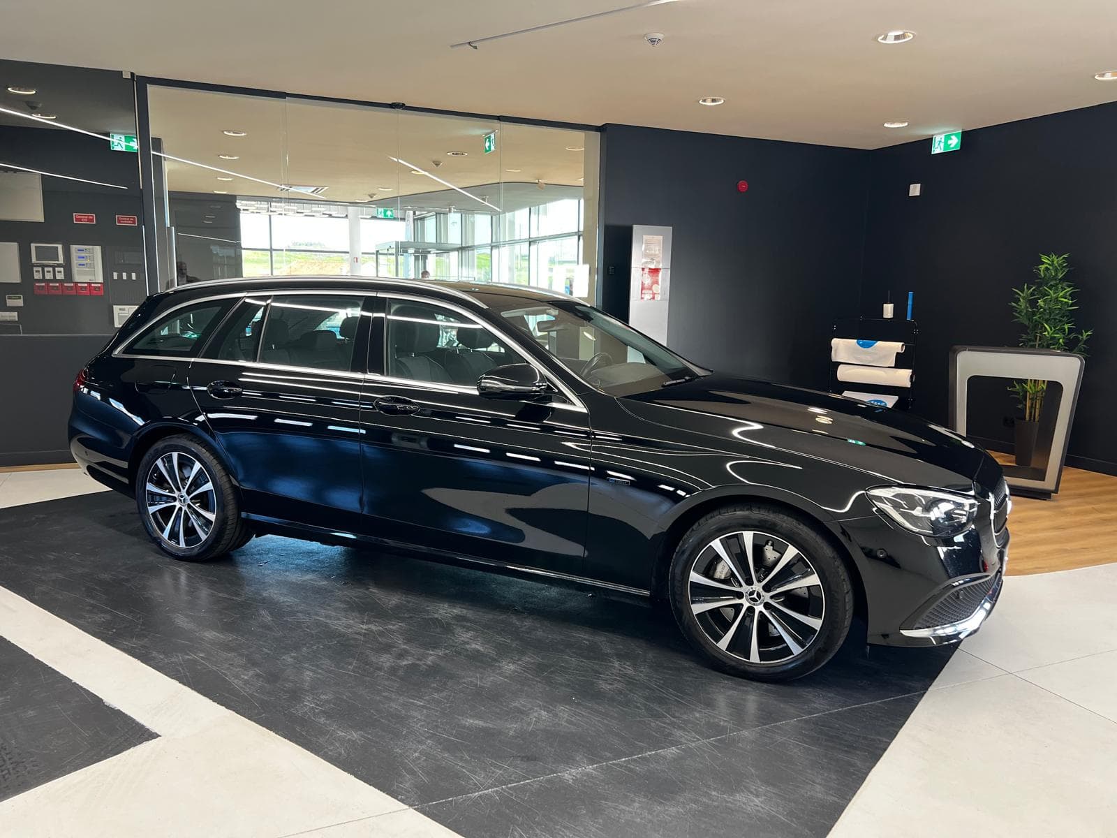 Mercedes-Benz E300 de · Ano 2020 — image 6