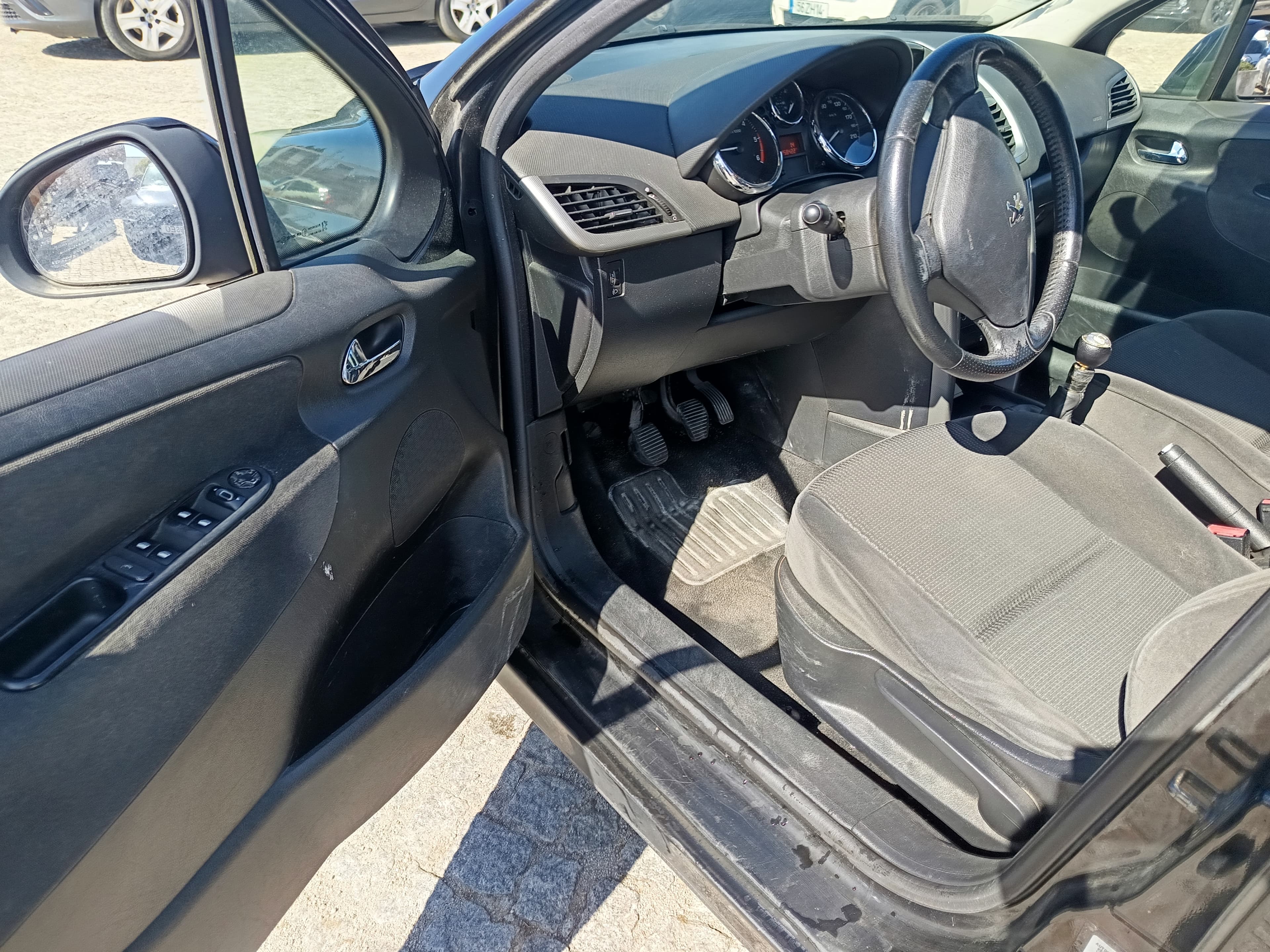 Peugeot 207 · Ano 2007 — imagem 22