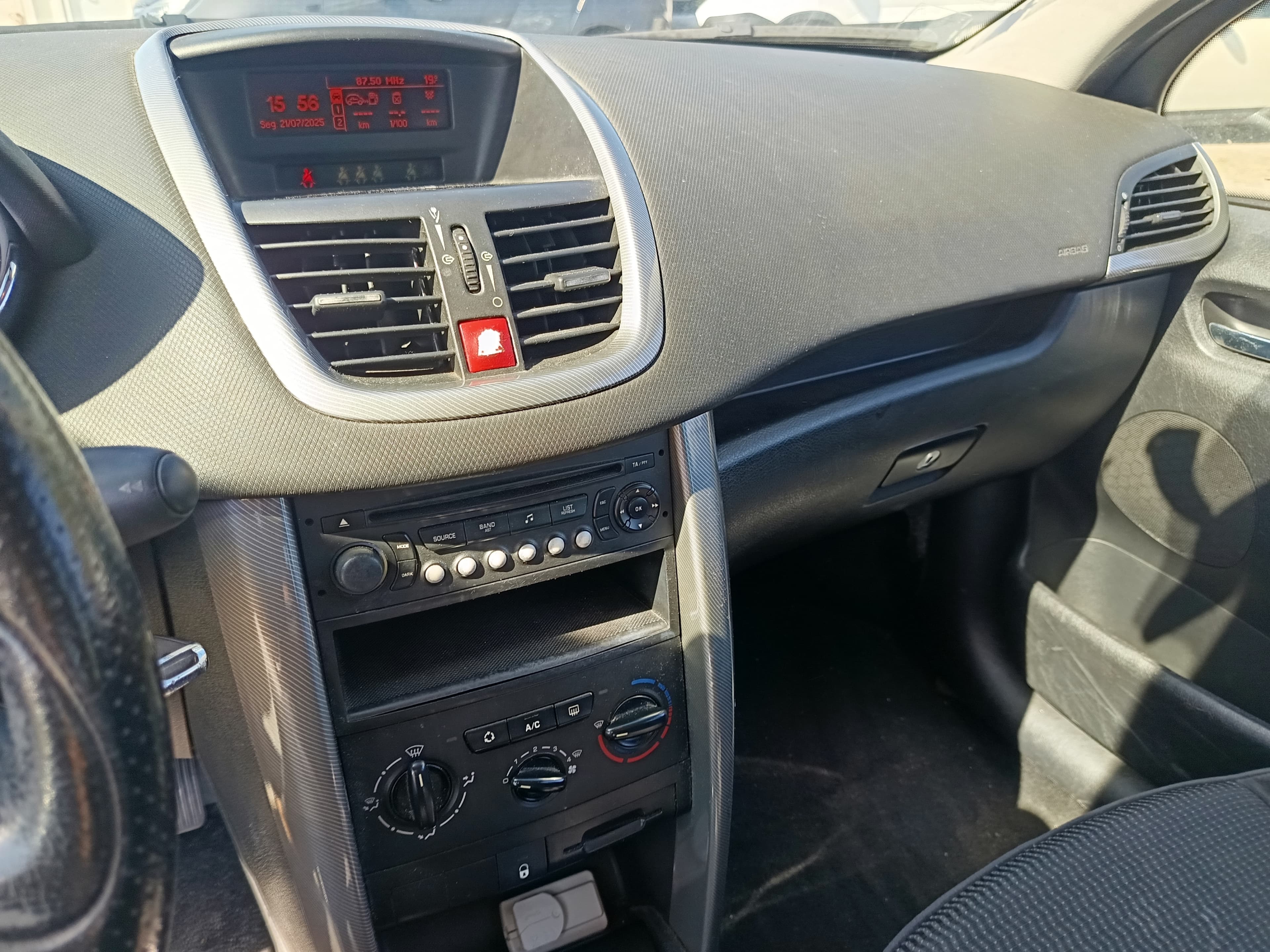 Peugeot 207 · Ano 2007 — imagem 34