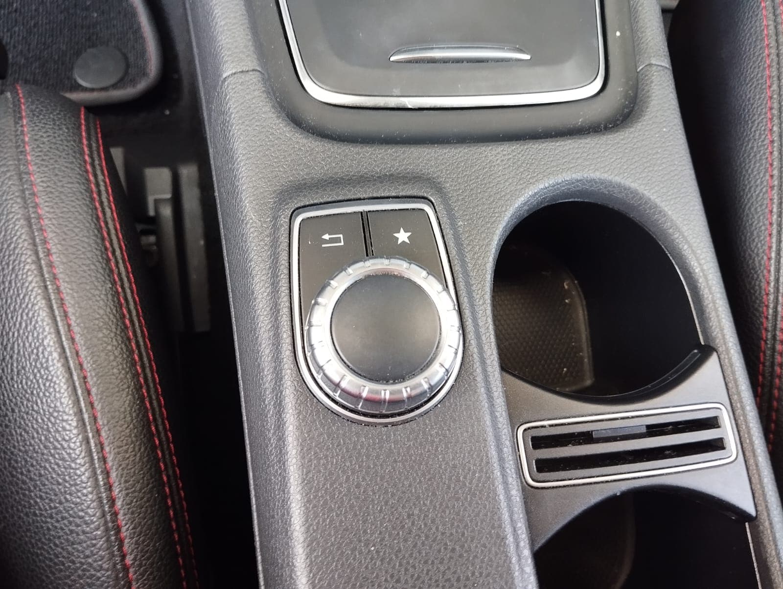 Mercedes-Benz CLA 220CDI · Ano 2017 — imagen 24