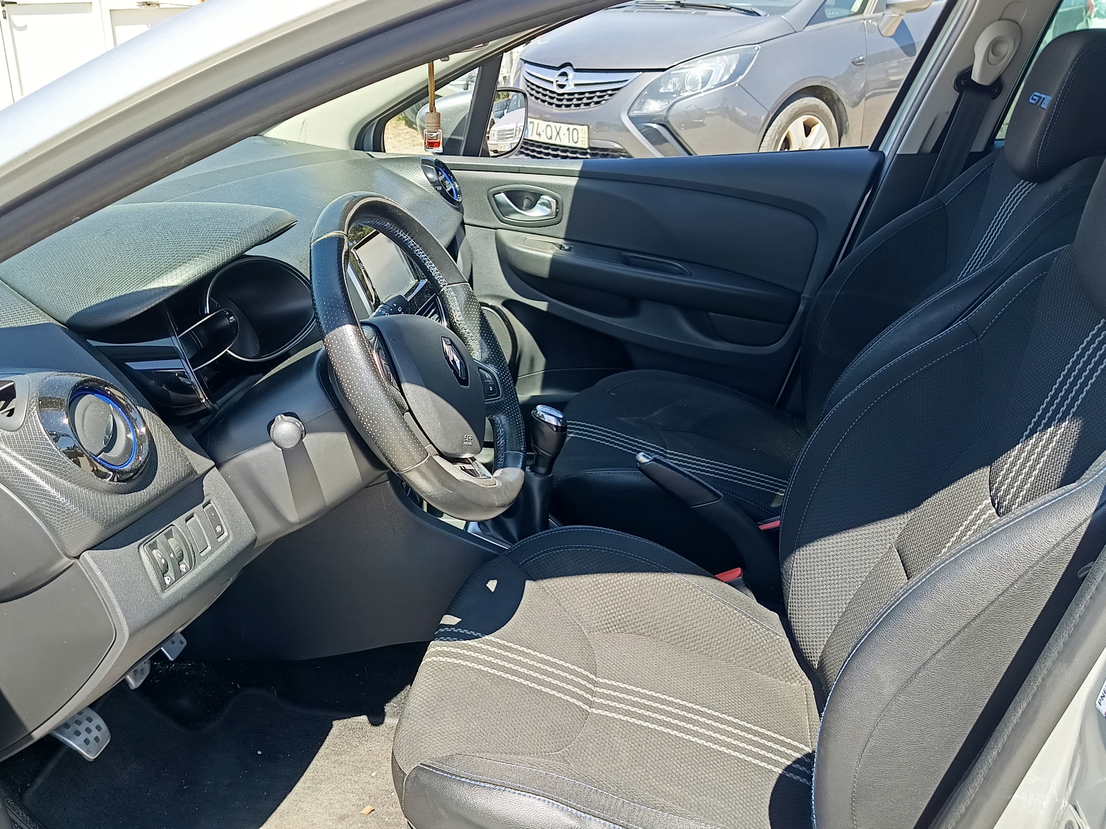 Renault Clio · Ano 2019 — image 18