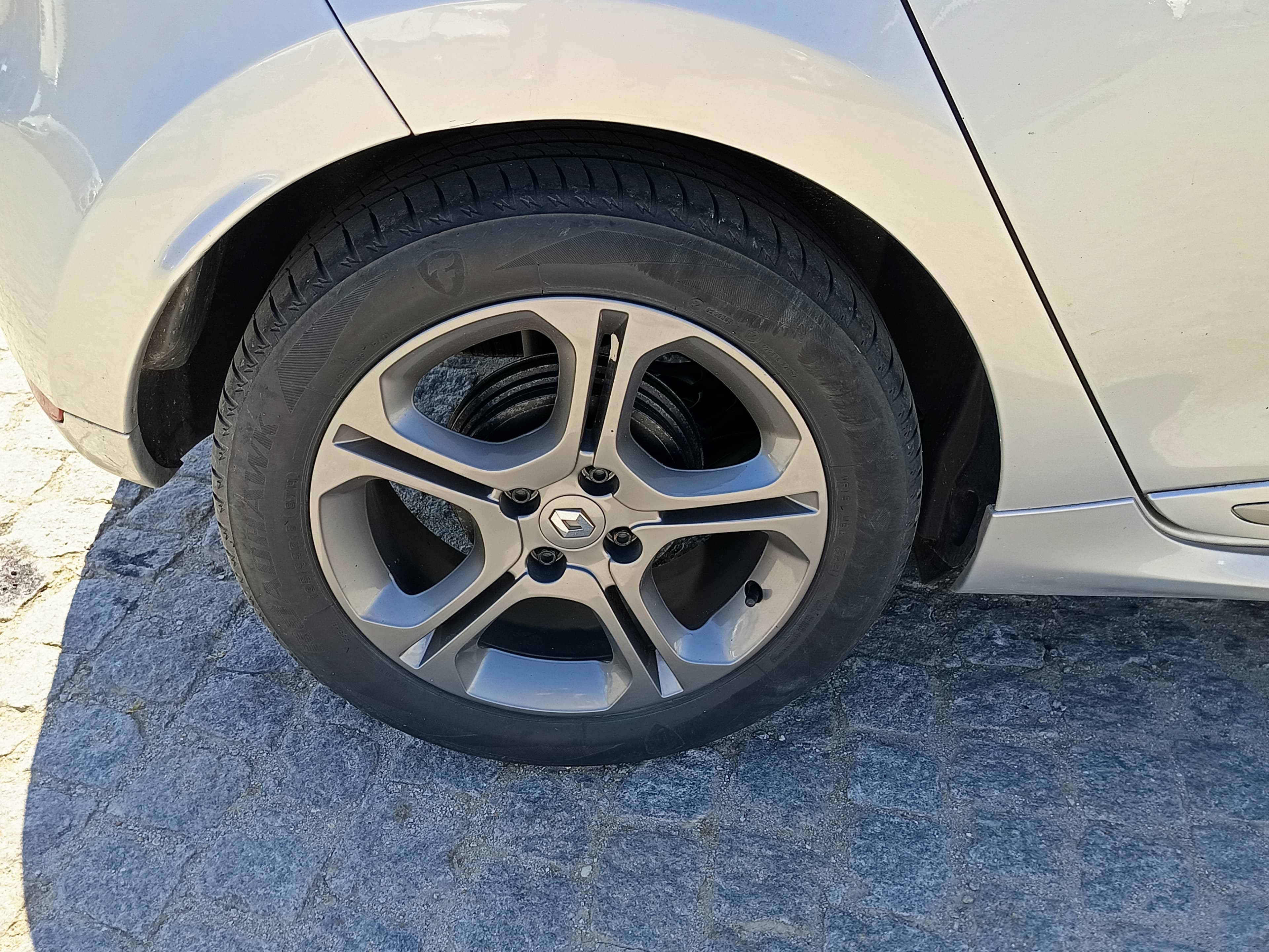 Renault Clio · Ano 2019 — image 15