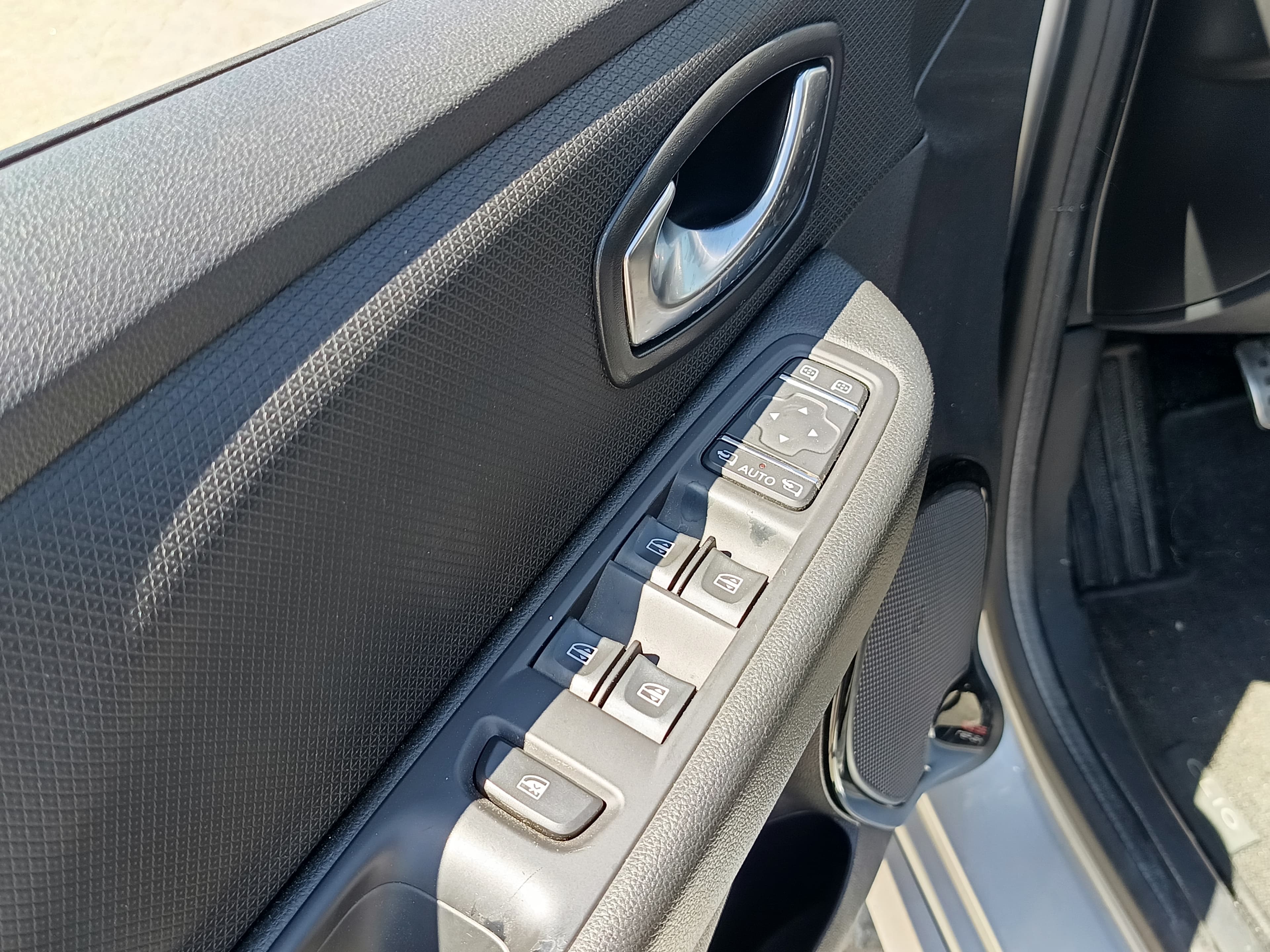 Renault Clio · Ano 2019 — image 17
