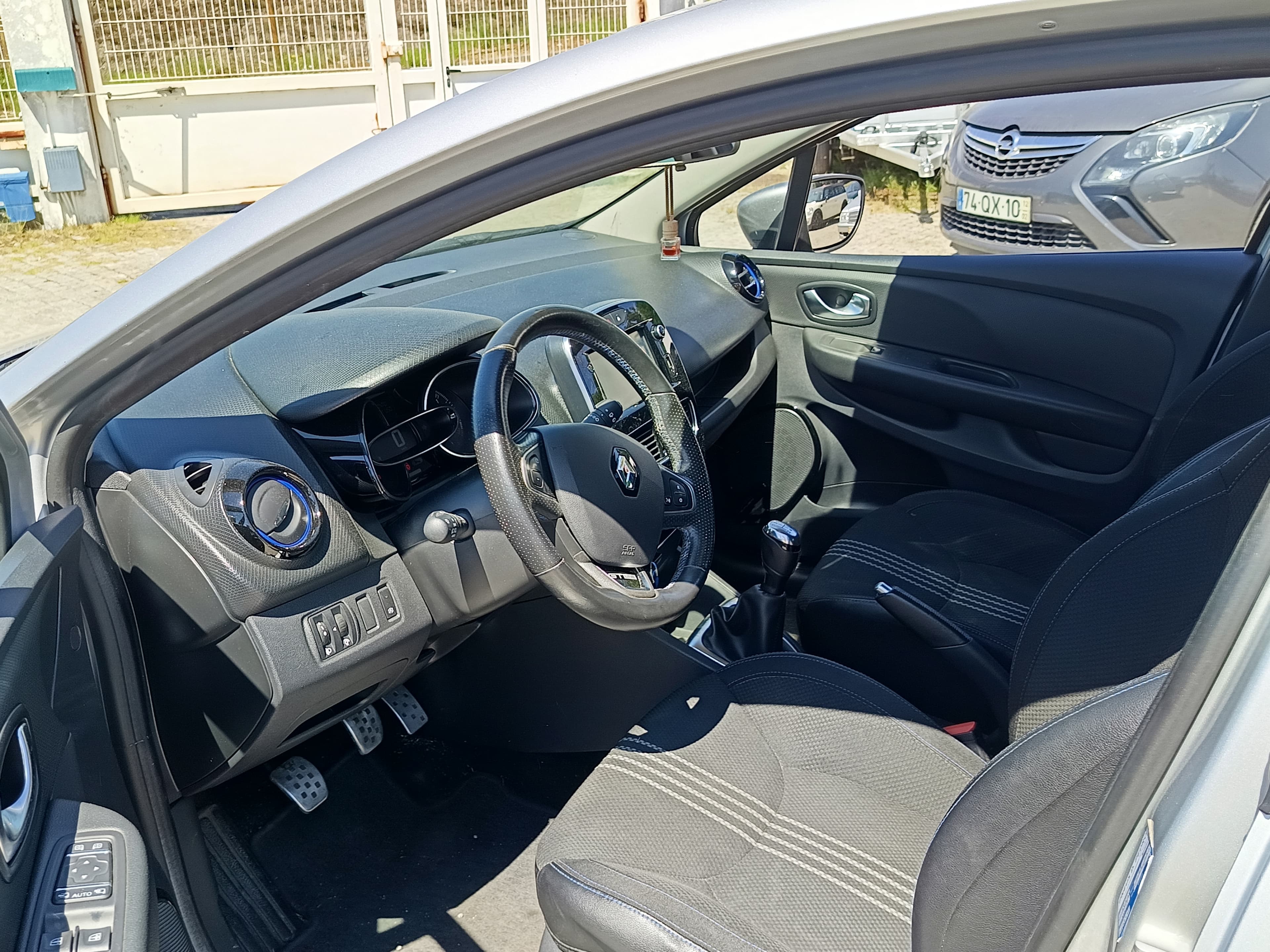 Renault Clio · Ano 2019 — image 16