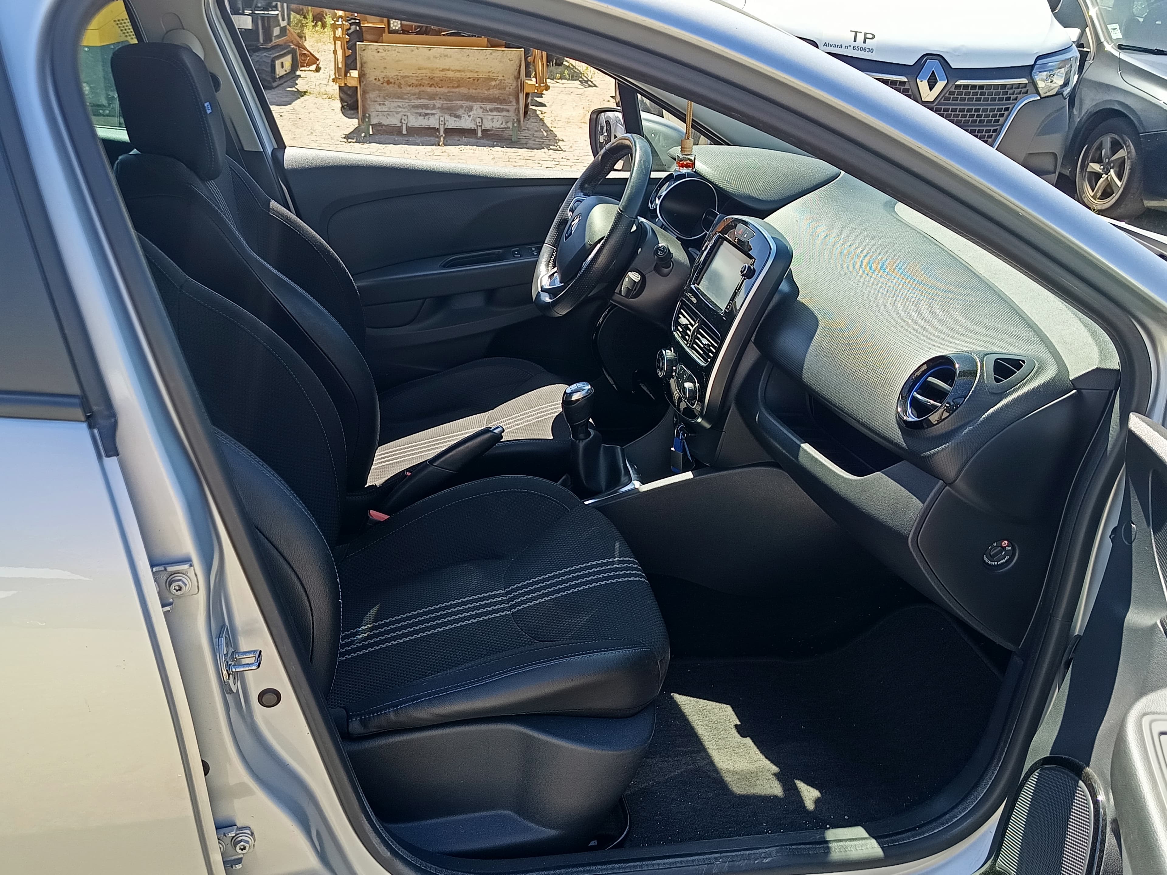 Renault Clio · Ano 2019 — image 35