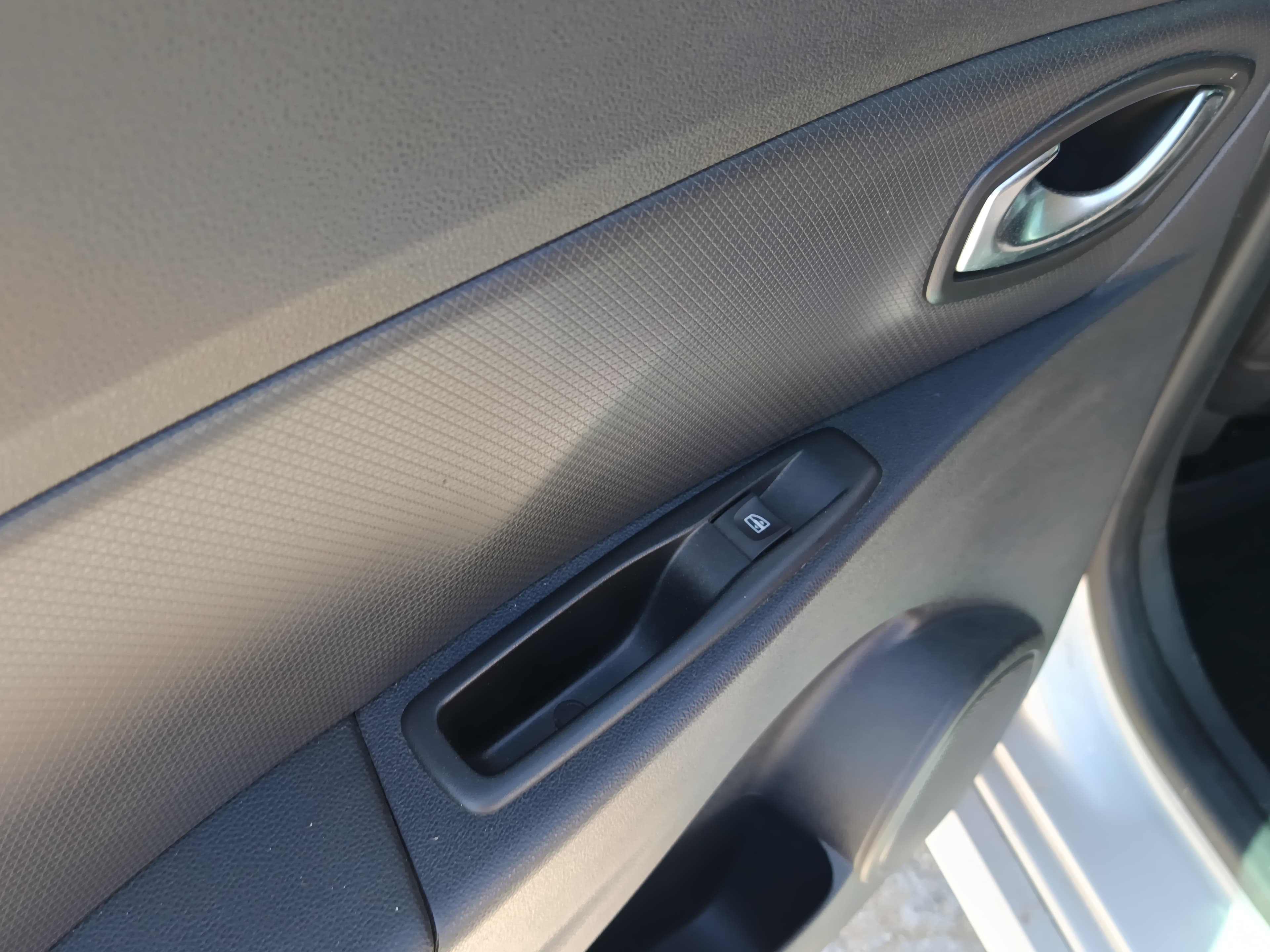 Renault Clio · Ano 2019 — image 37