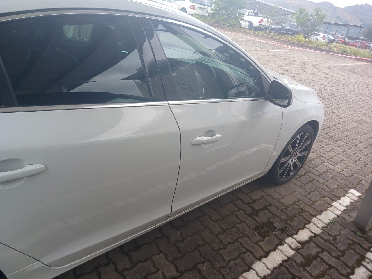 VOLVO S60 T3 — image 10