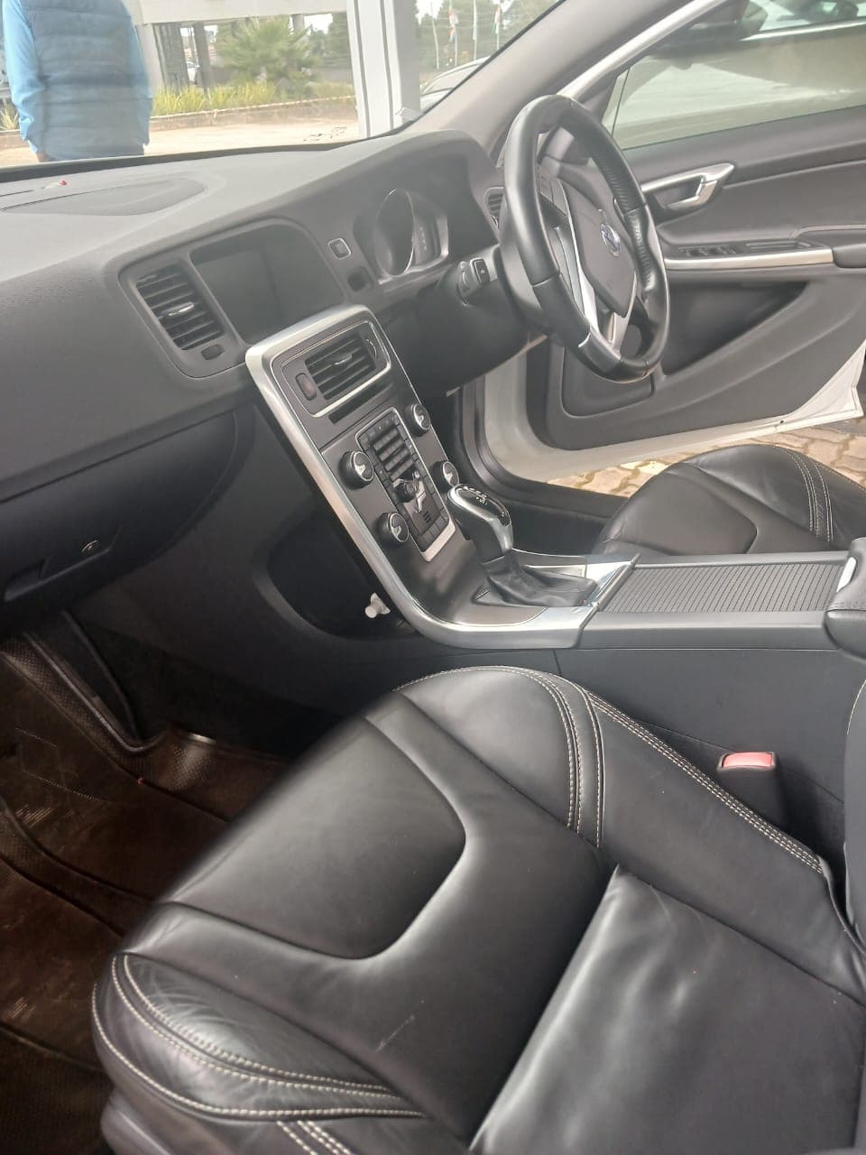 VOLVO S60 T3 — image 6