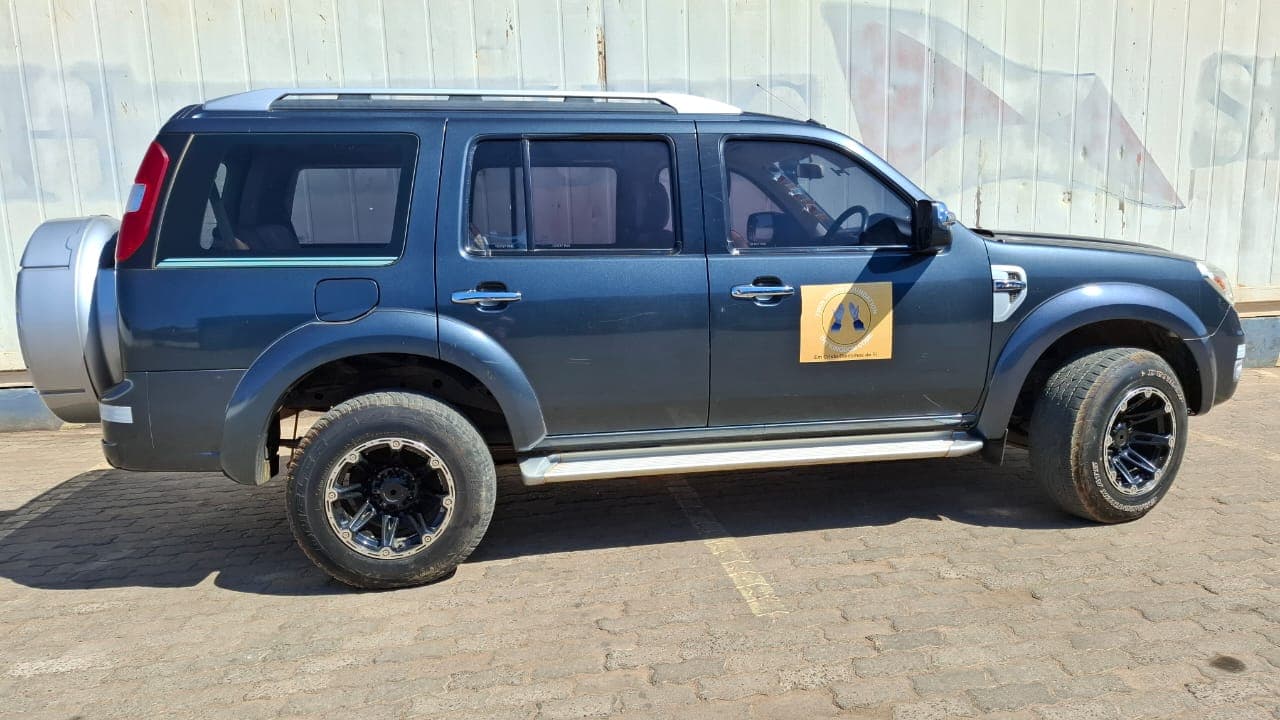 Ford Everest - 2012 — imagem 4