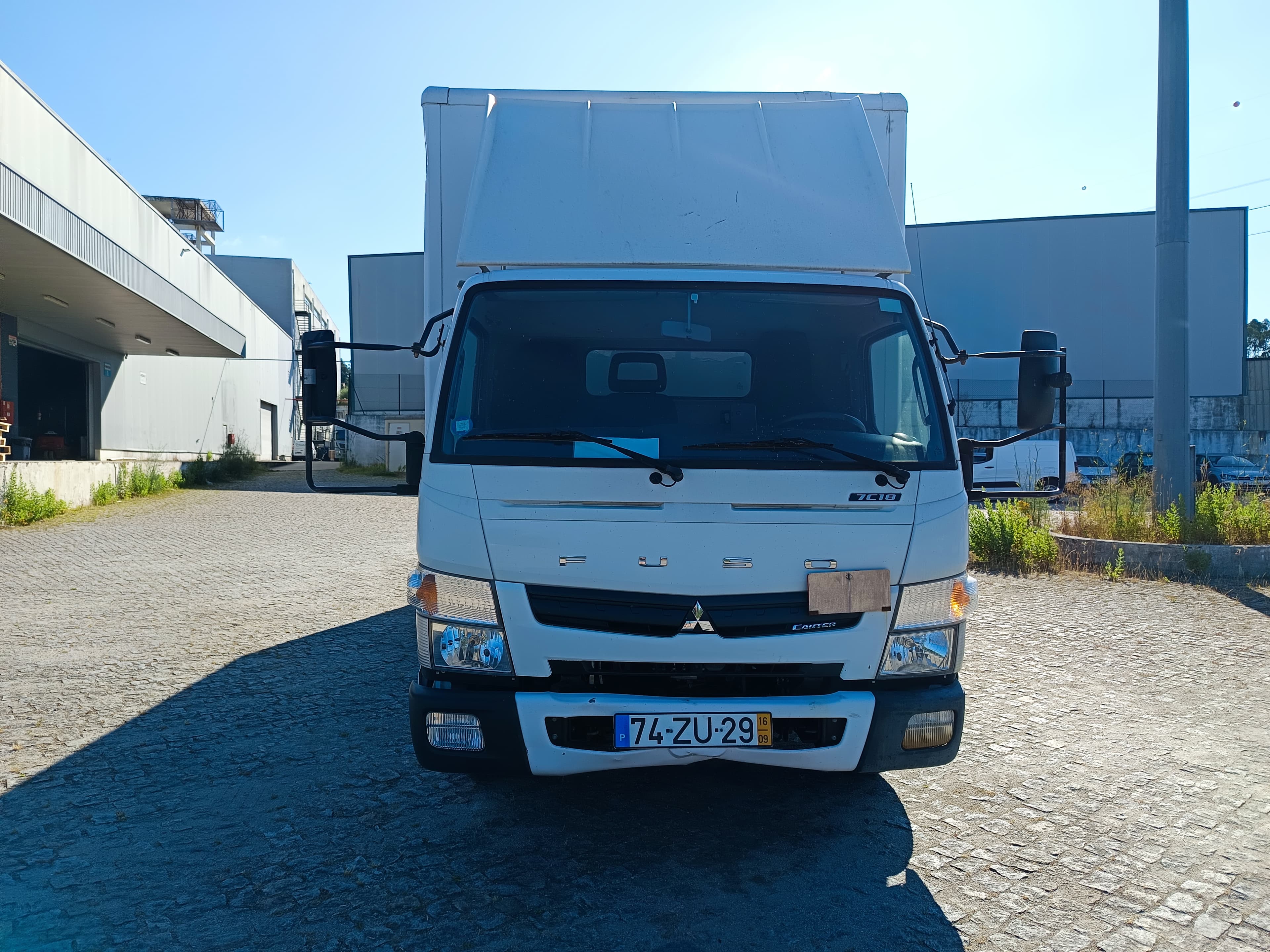Mitsubishi Canter · Ano 2016 — imagen 2