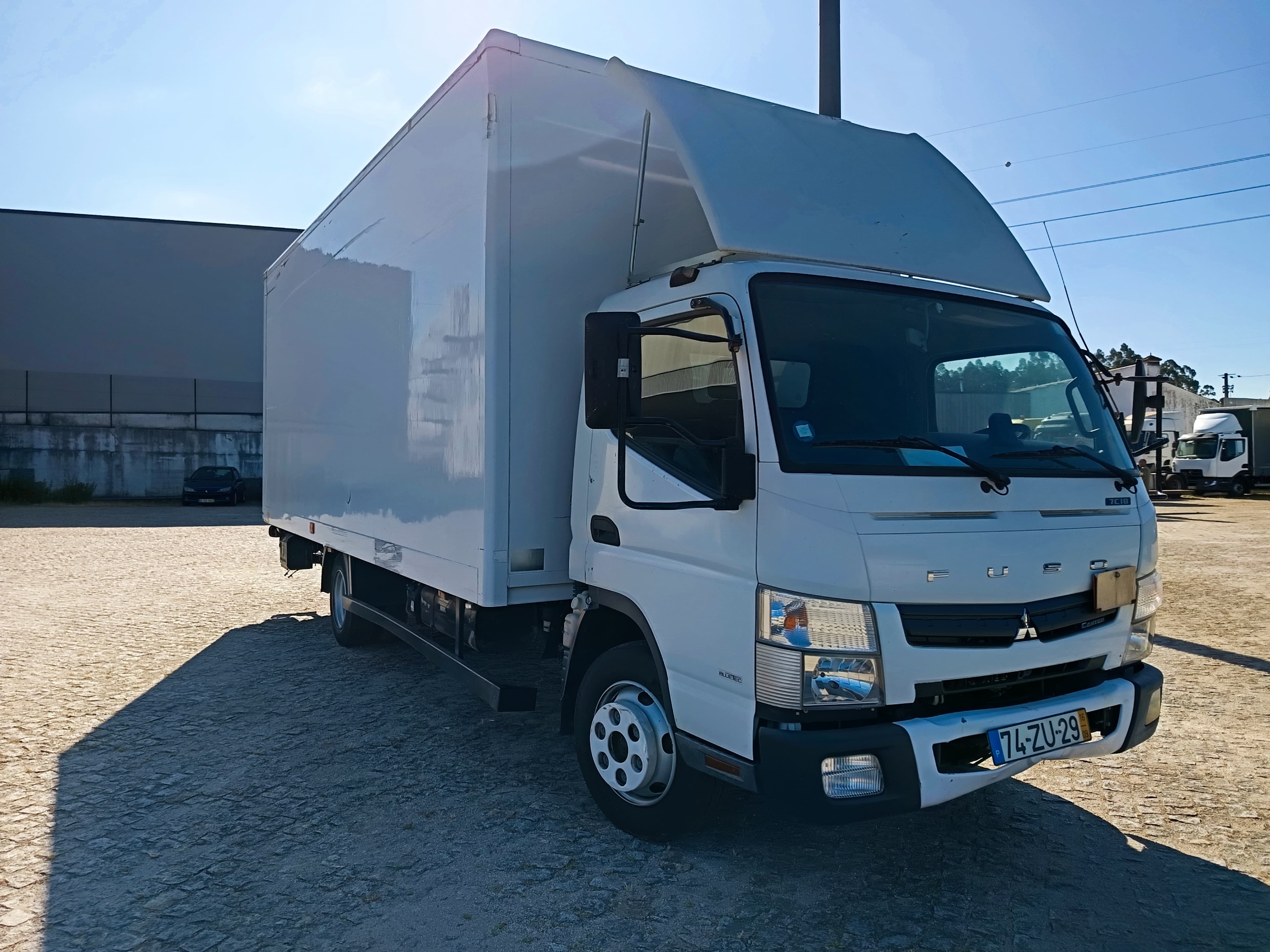 Mitsubishi Canter · Ano 2016 — imagen 3