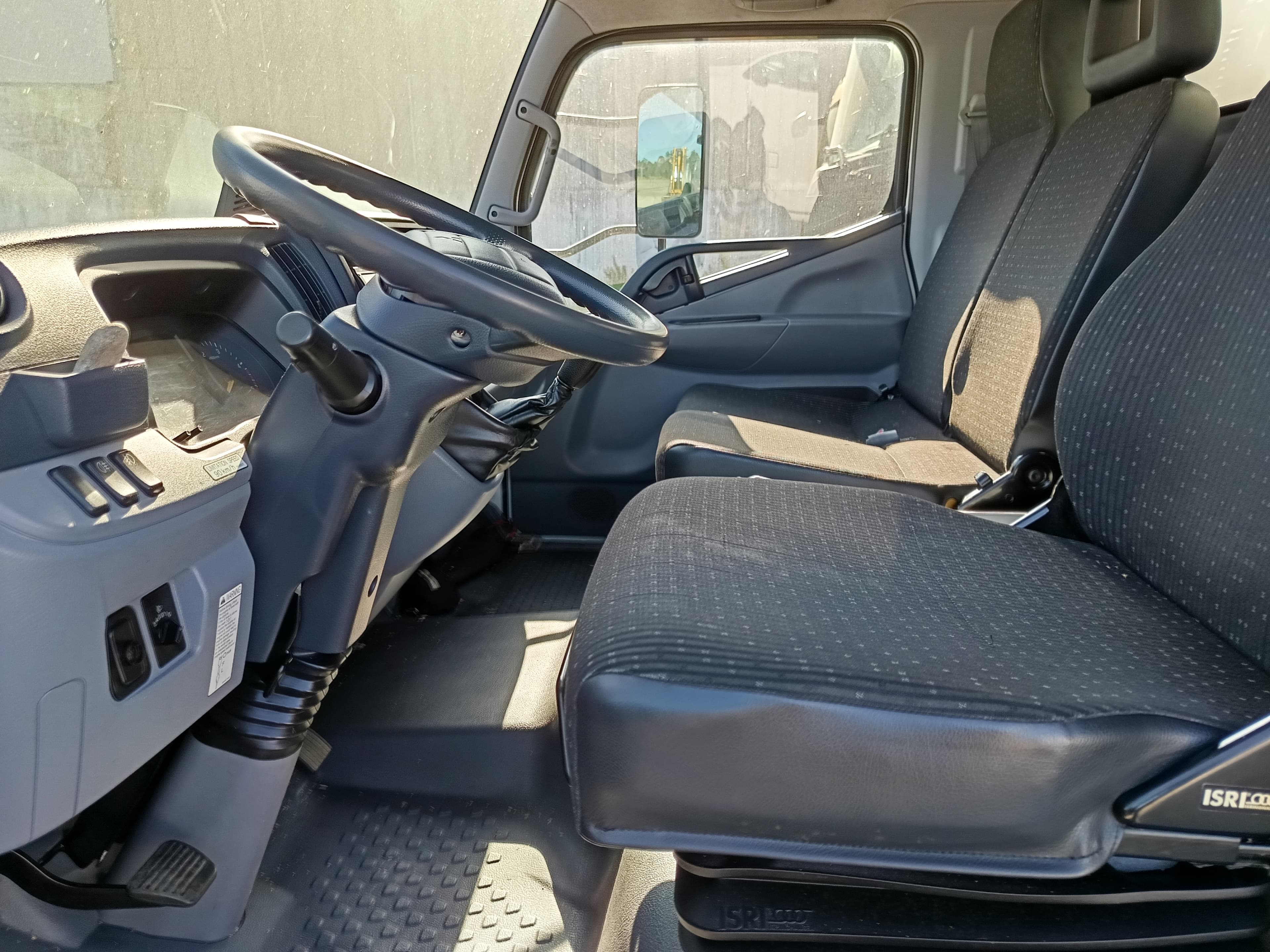Mitsubishi Canter · Ano 2016 — imagen 9