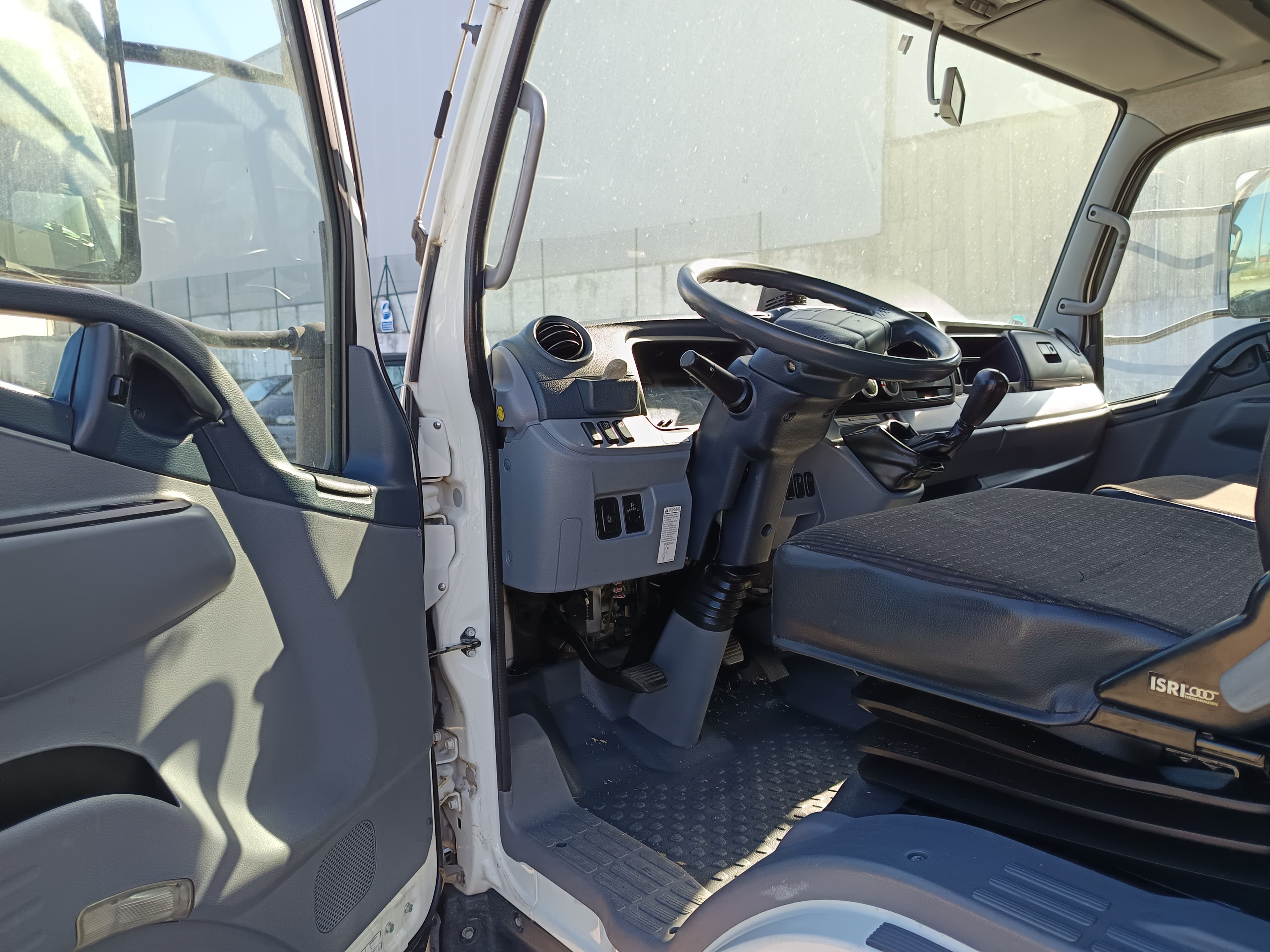 Mitsubishi Canter · Ano 2016 — imagen 7