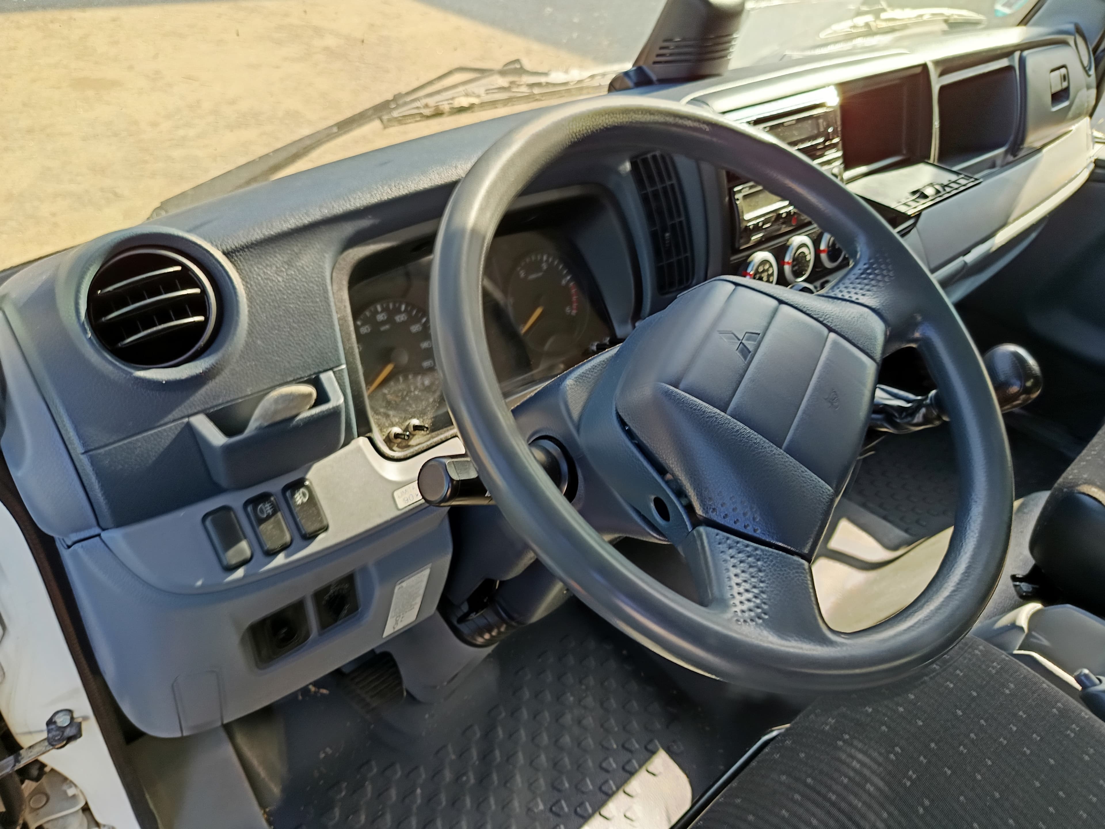 Mitsubishi Canter · Ano 2016 — imagen 11