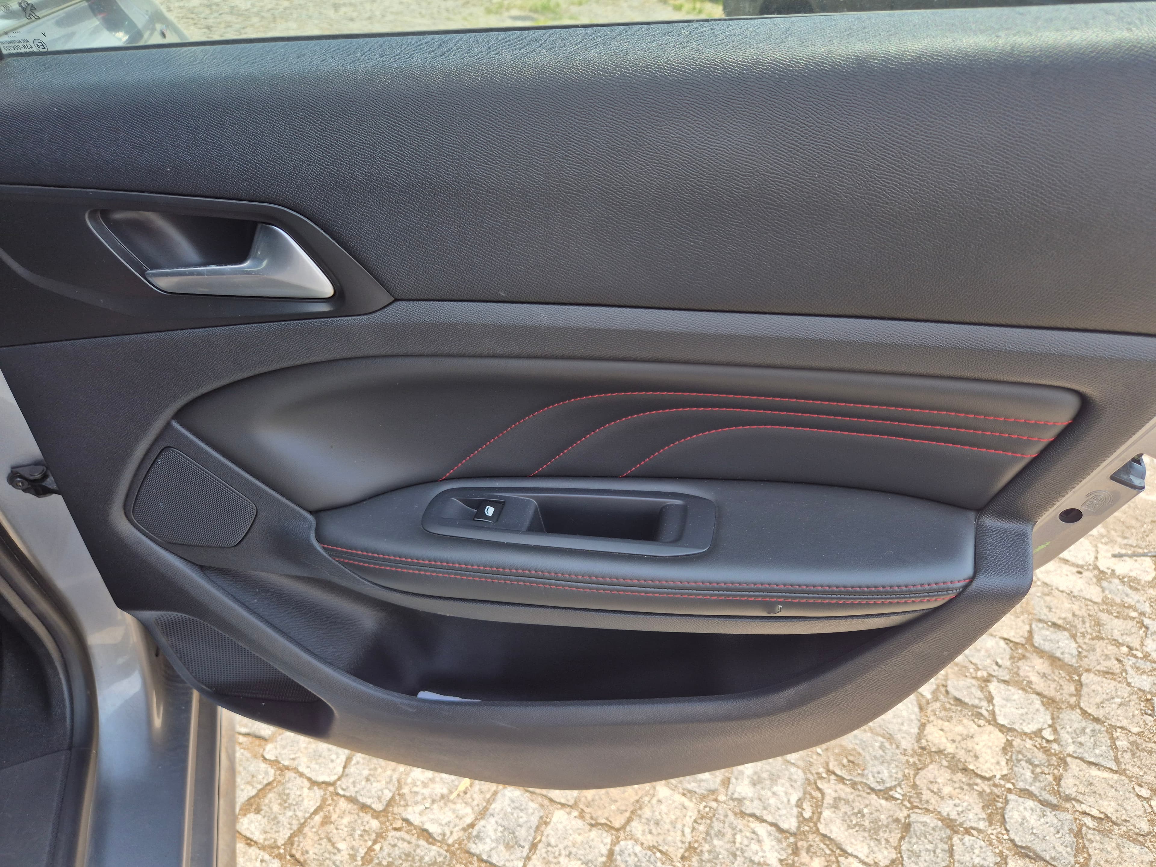 Peugeot 308 SW · Ano 2015 — imagen 22