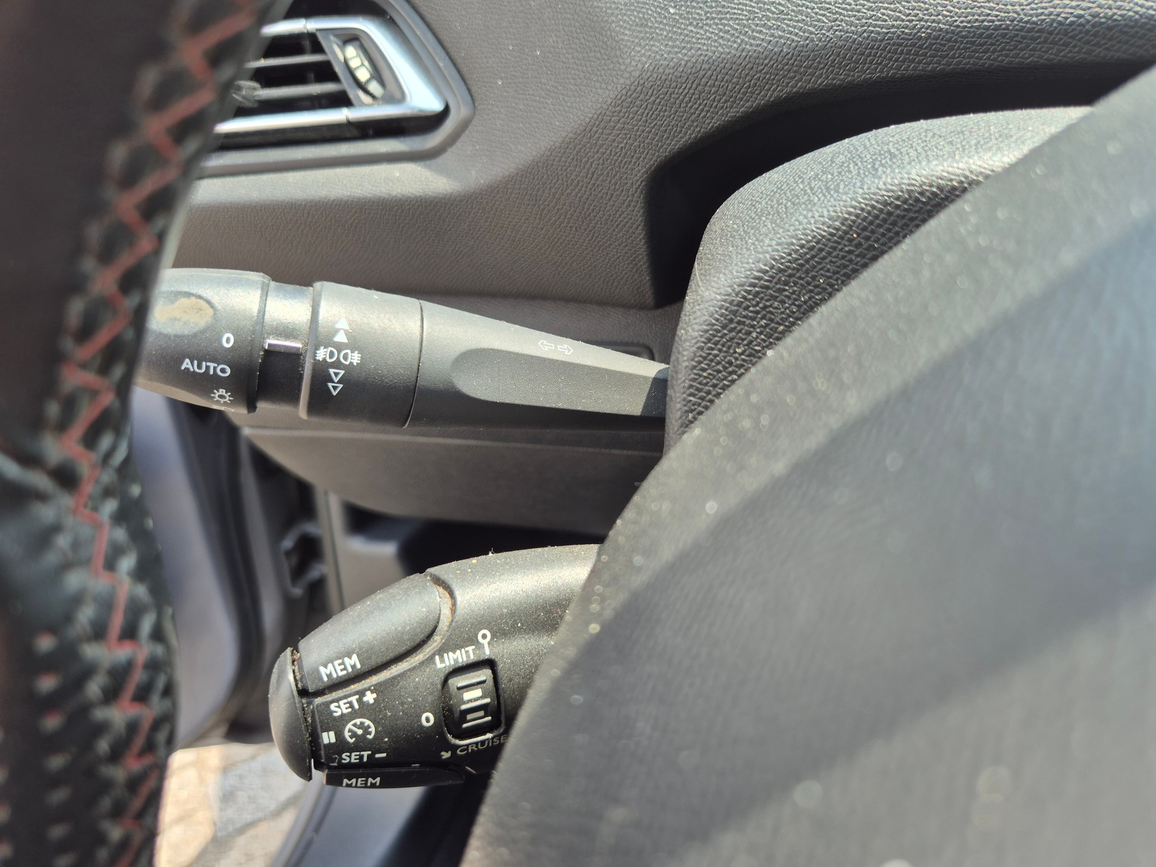 Peugeot 308 SW · Ano 2015 — imagen 35