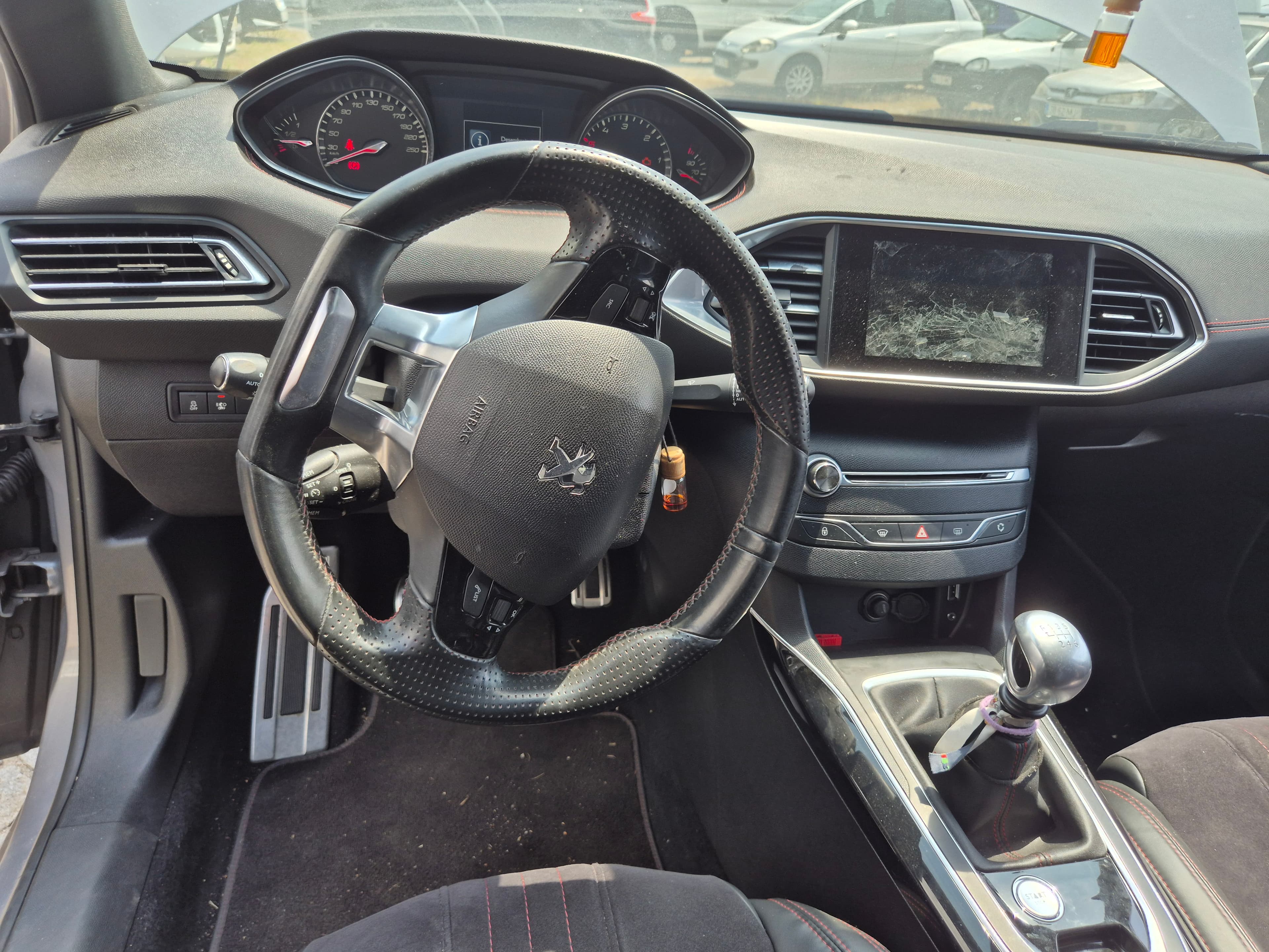 Peugeot 308 SW · Ano 2015 — imagen 41