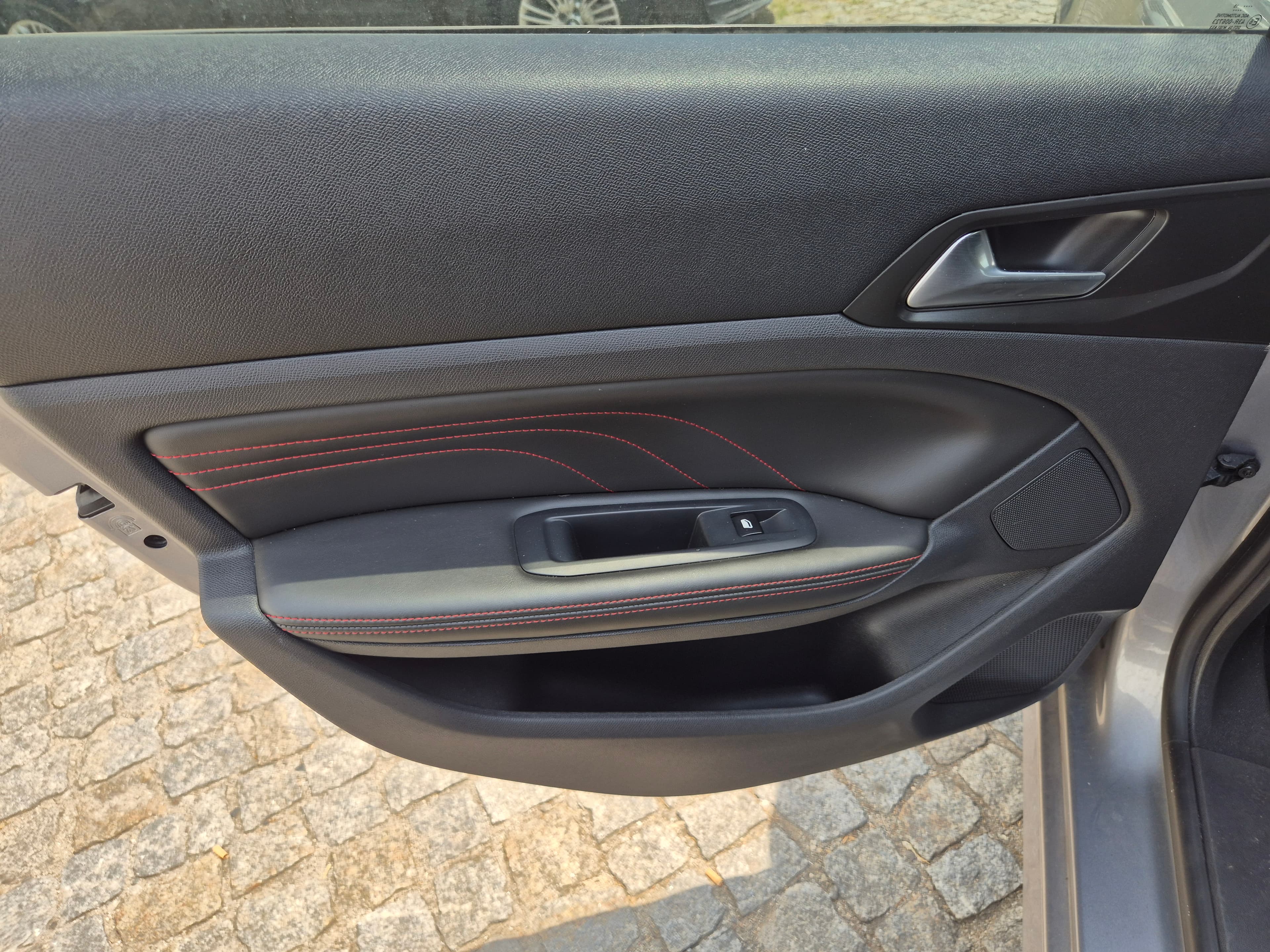 Peugeot 308 SW · Ano 2015 — imagen 28