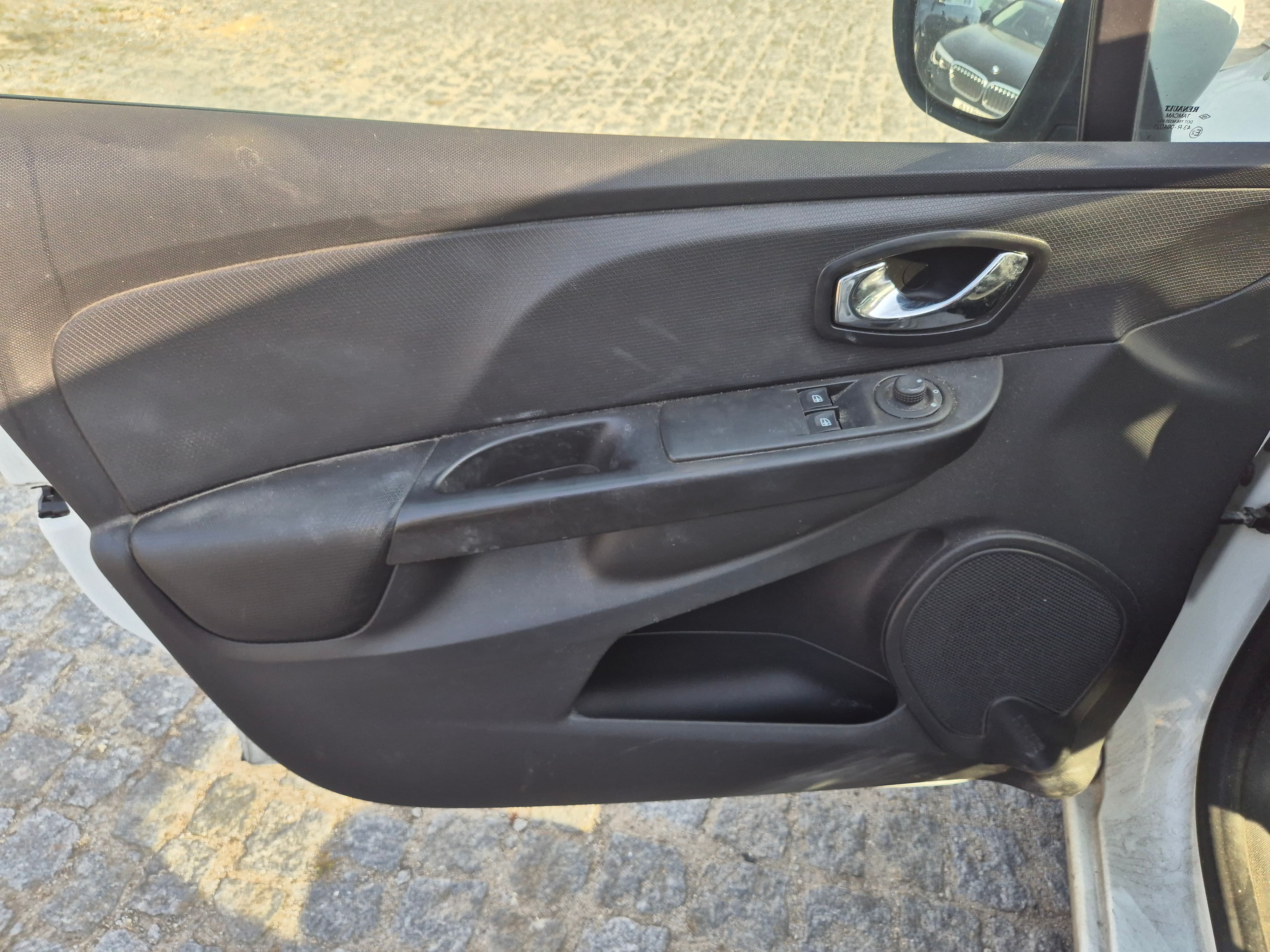 Renault Clio · Ano 2014 — imagem 37
