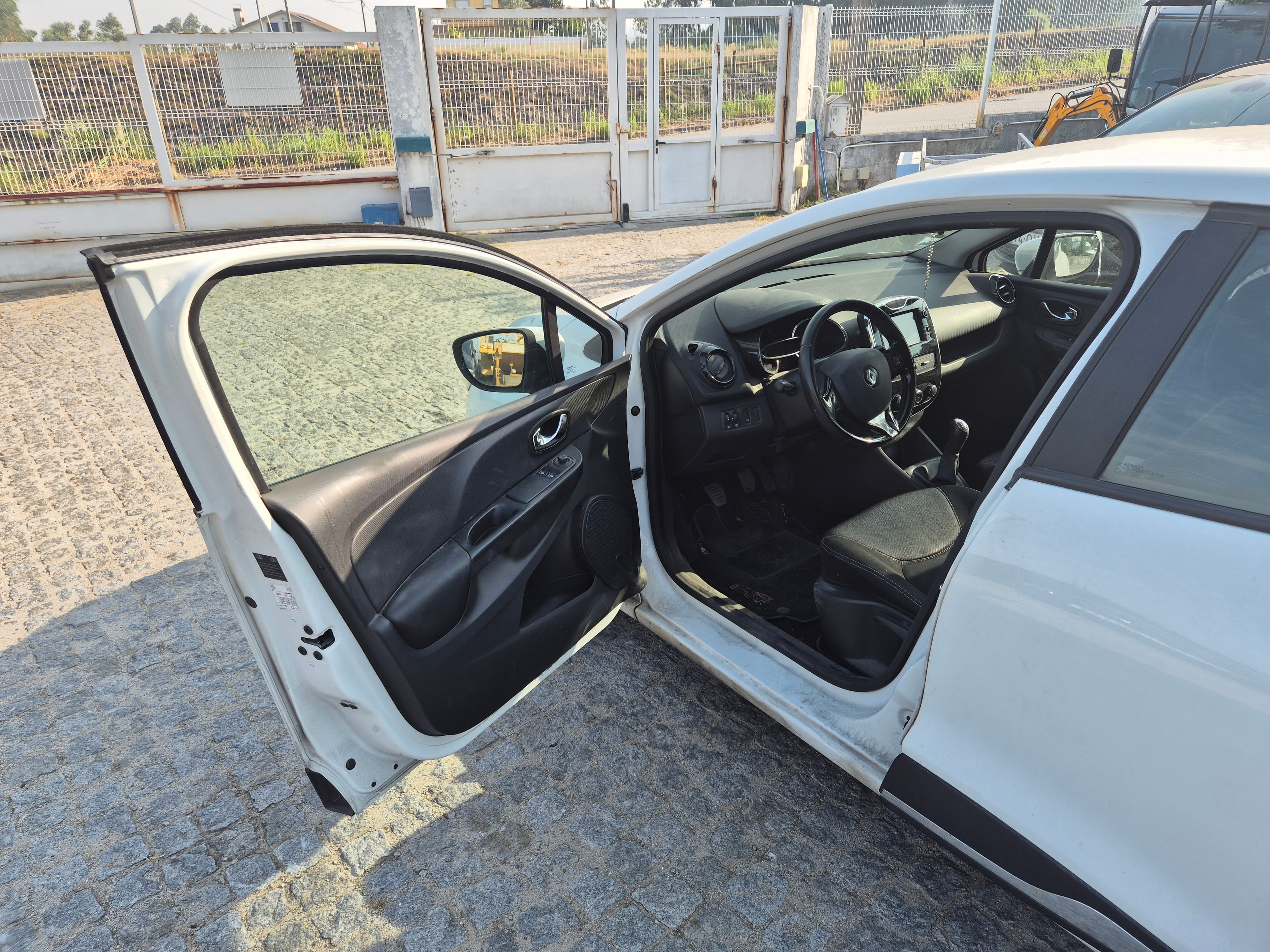 Renault Clio · Ano 2014 — imagem 32