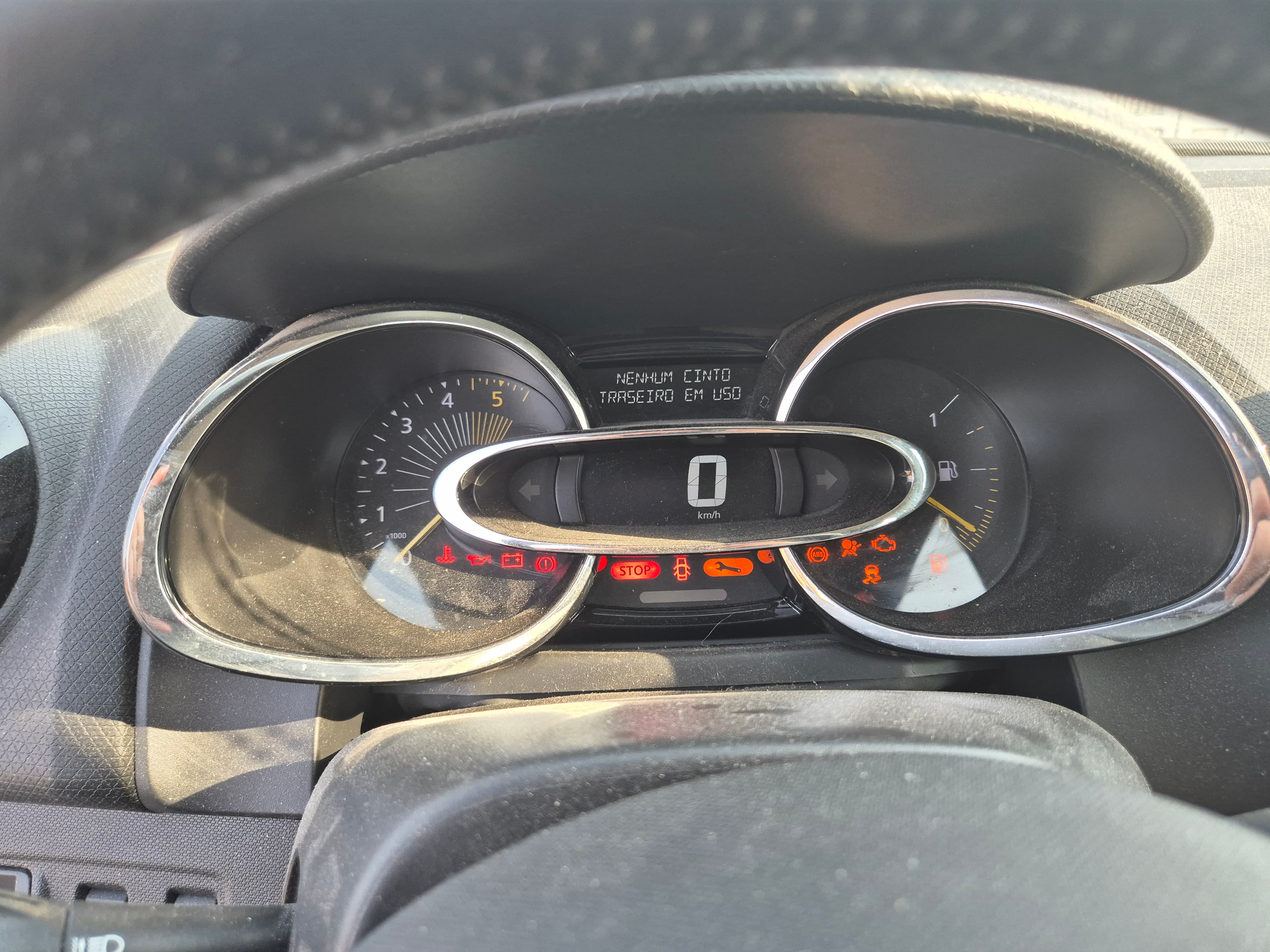 Renault Clio · Ano 2014 — imagem 38